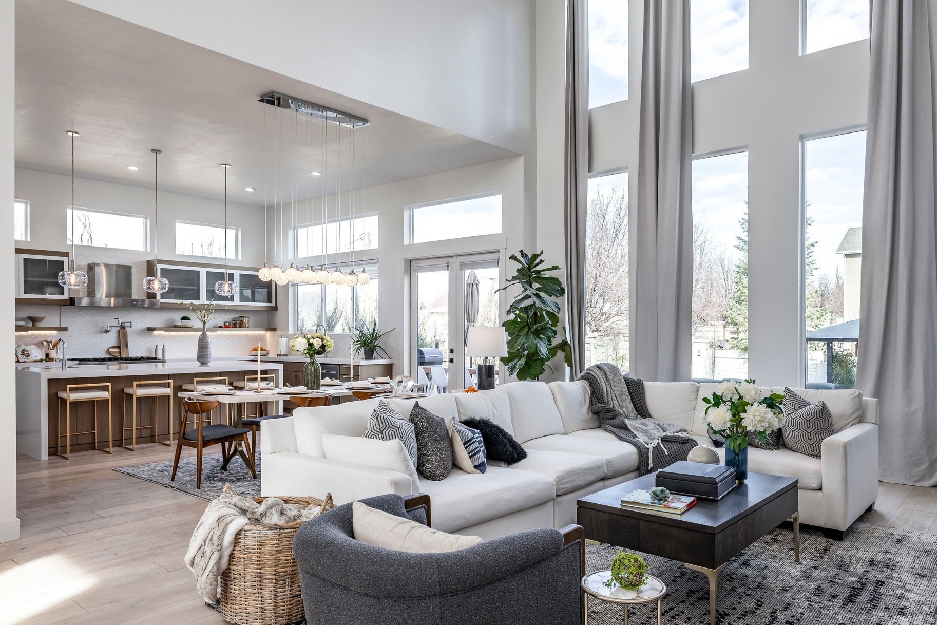 2194 W LEGEND CREEK CT