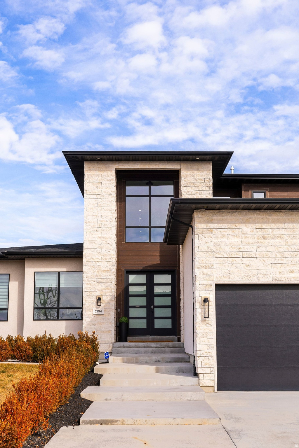 2194 W LEGEND CREEK CT