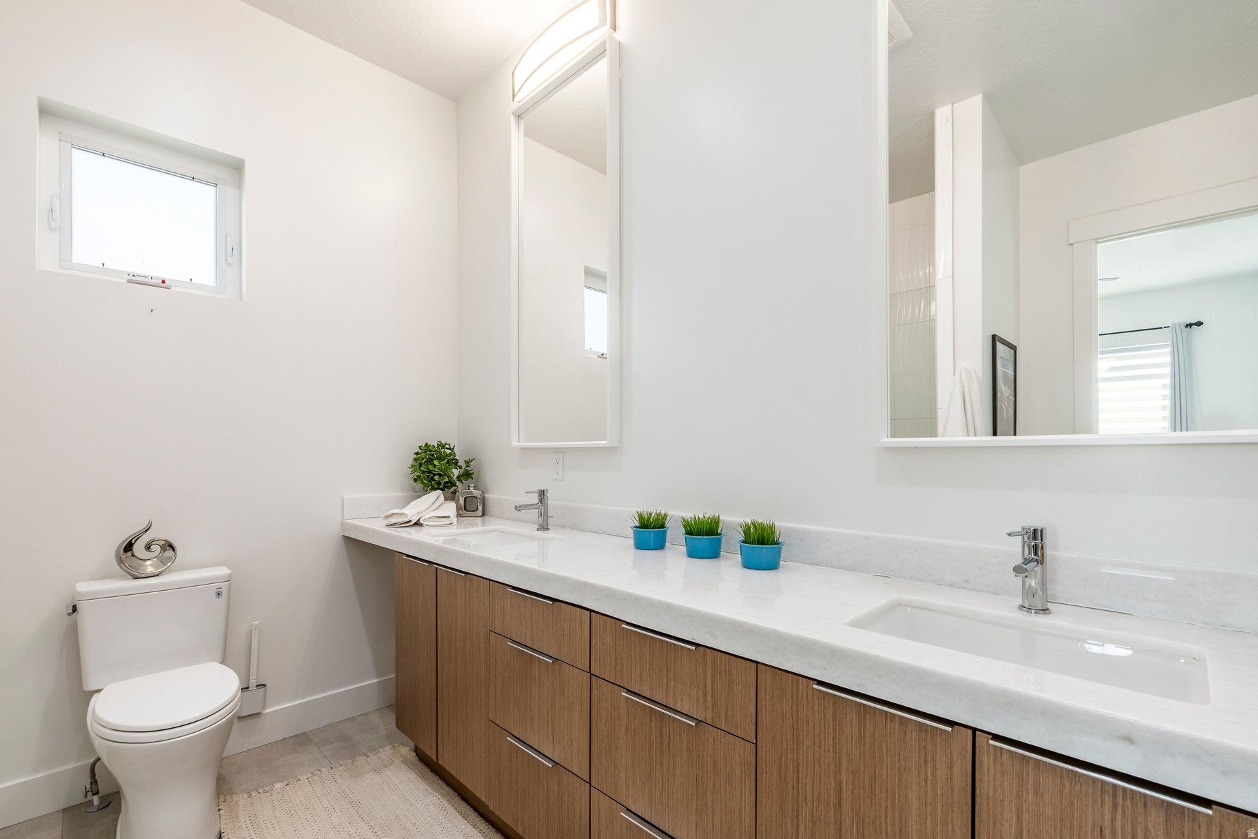 2194 W LEGEND CREEK CT