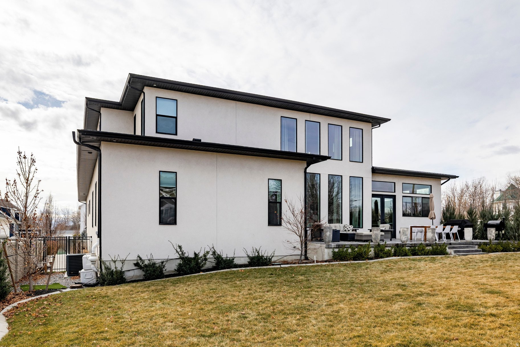 2194 W LEGEND CREEK CT