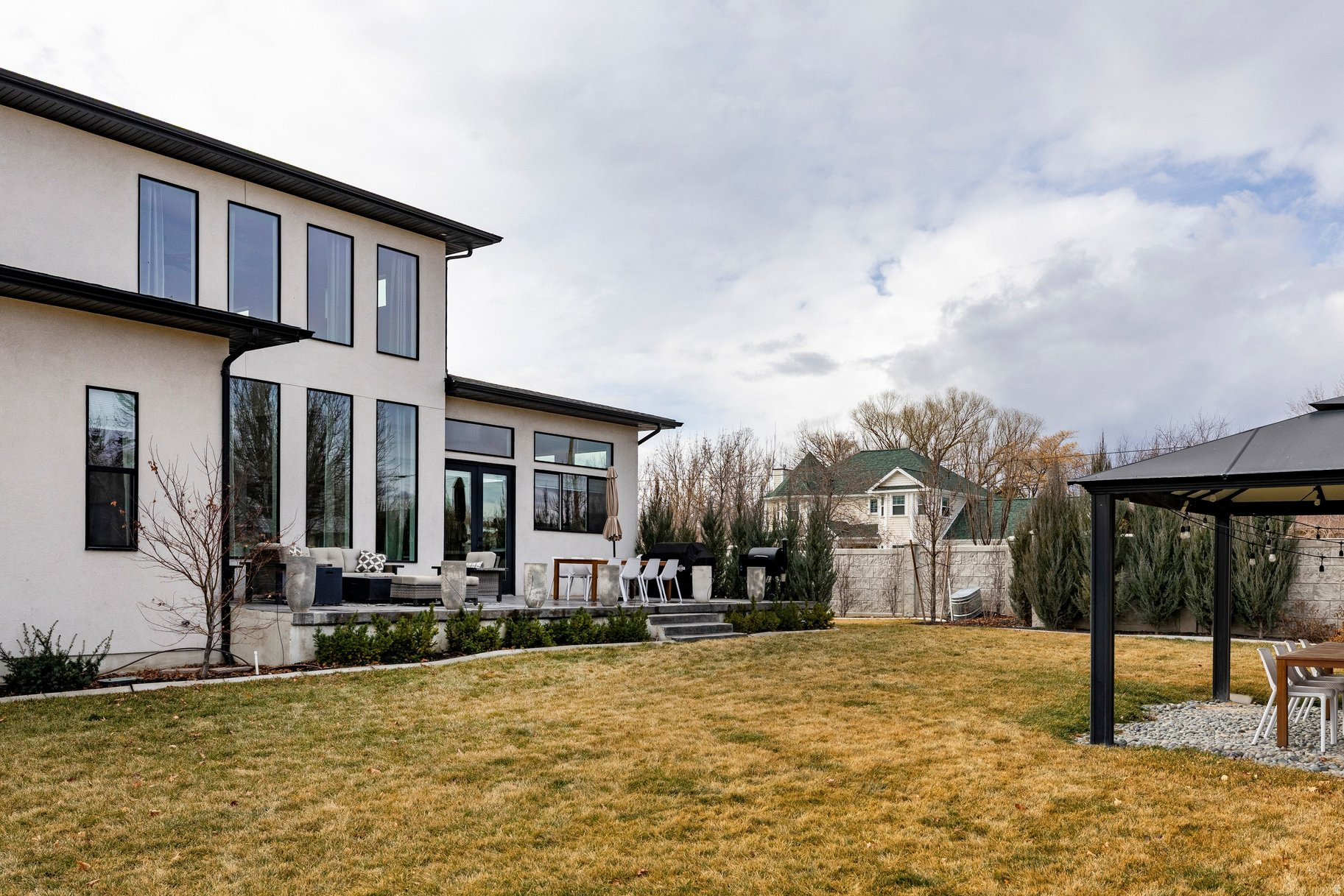 2194 W LEGEND CREEK CT