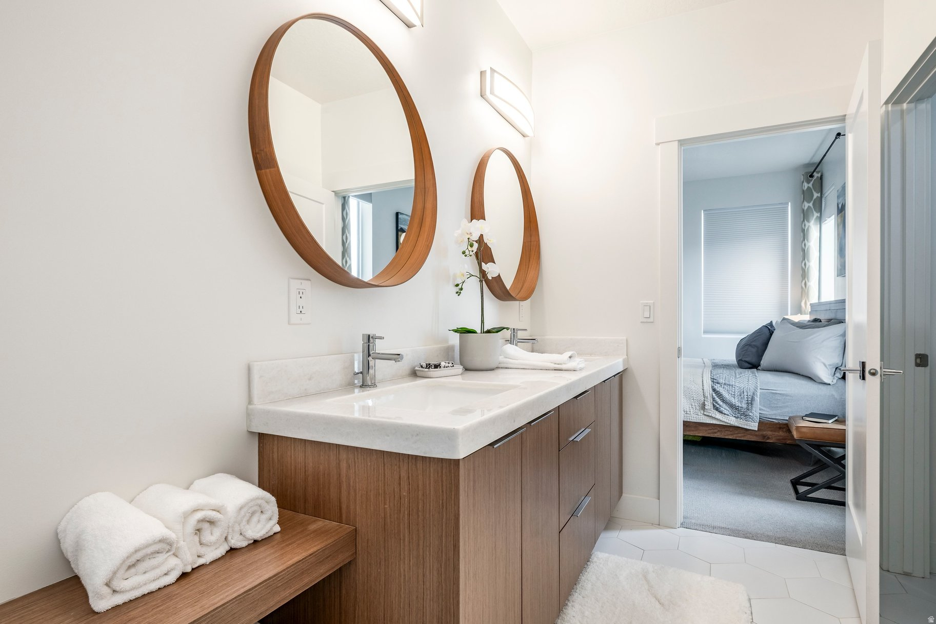 2194 W LEGEND CREEK CT