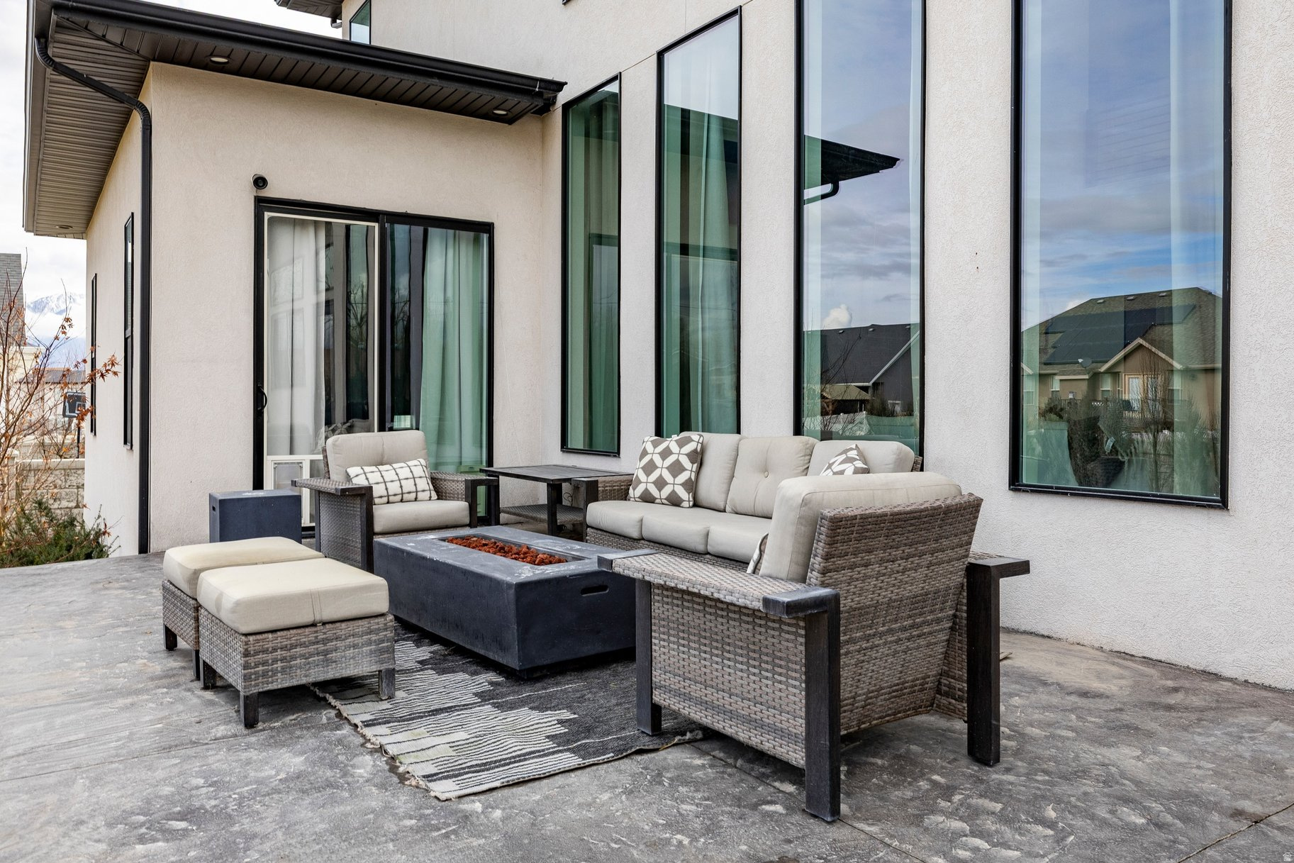 2194 W LEGEND CREEK CT