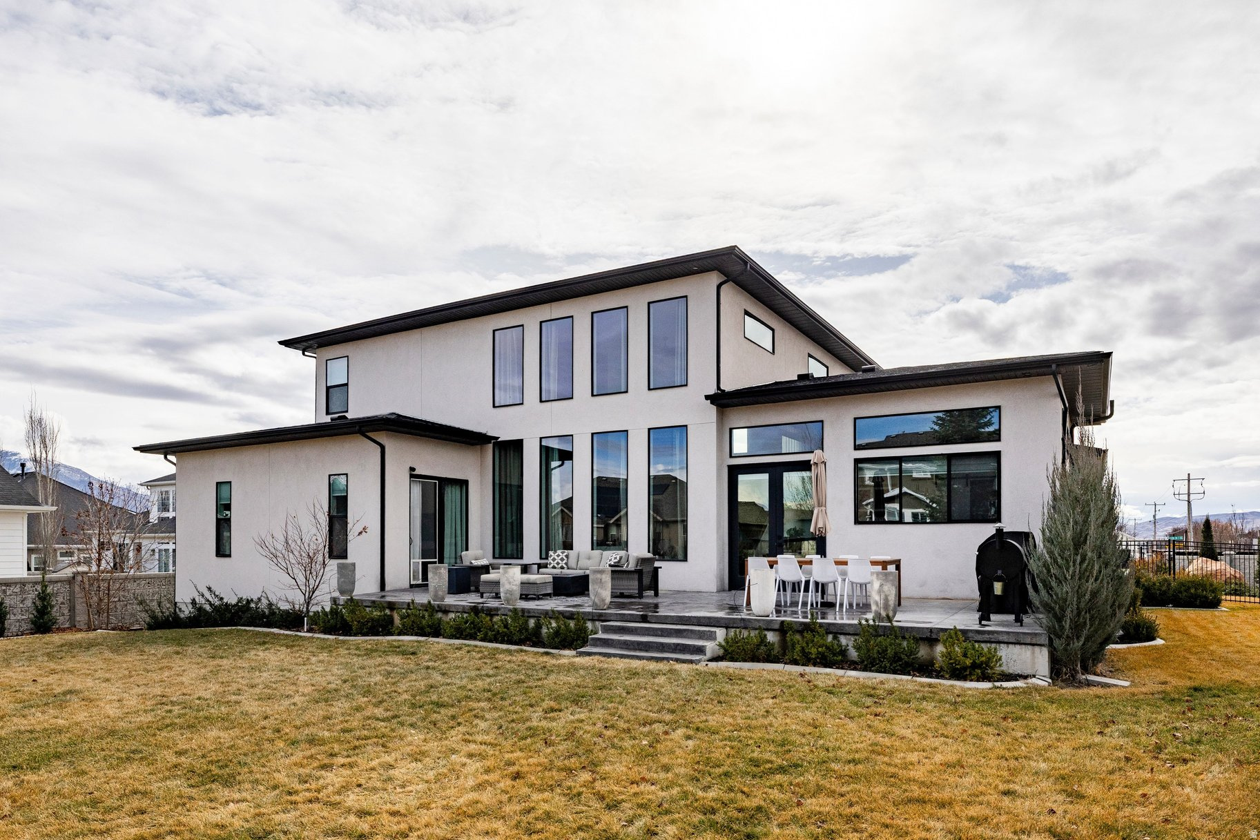 2194 W LEGEND CREEK CT