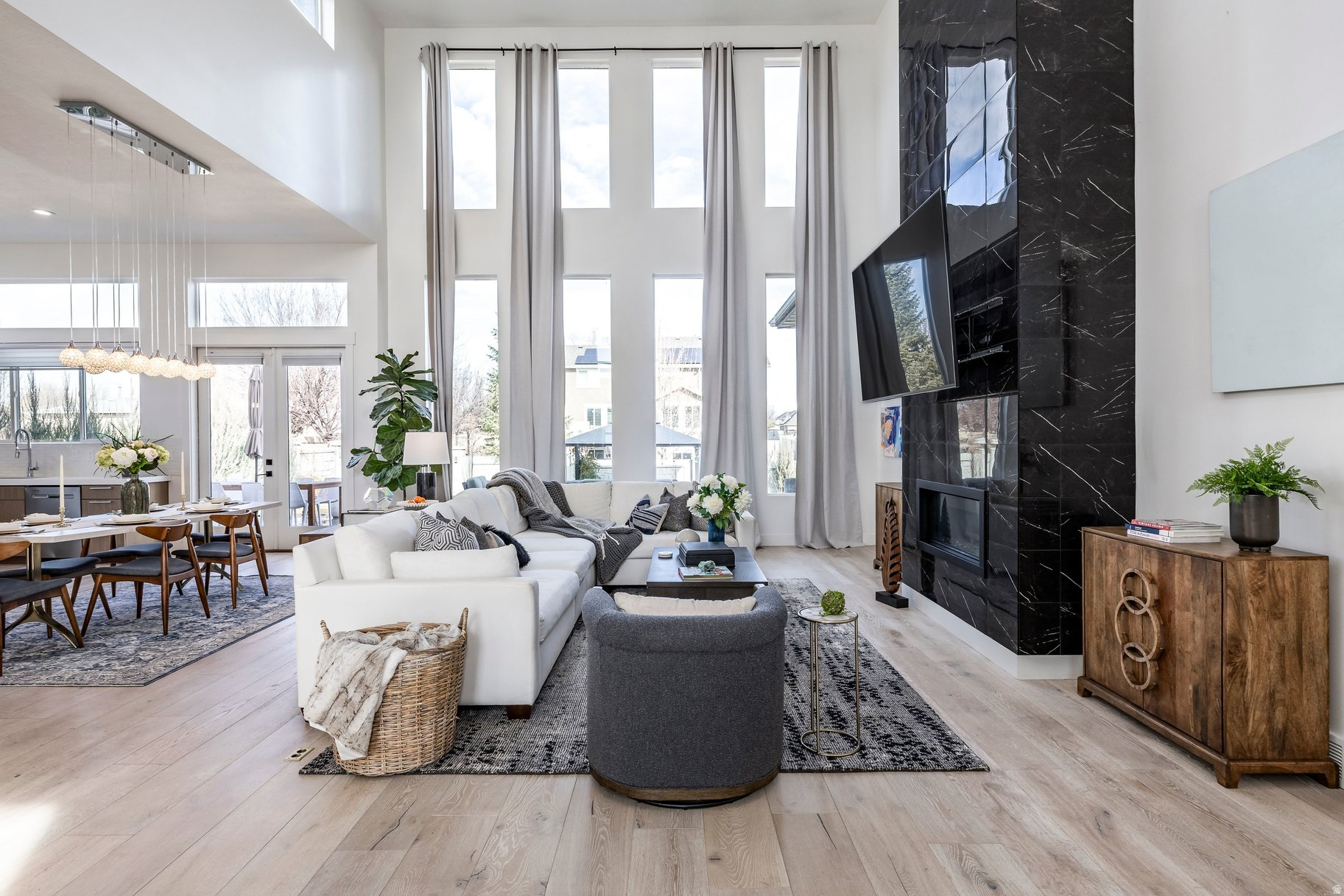 2194 W LEGEND CREEK CT