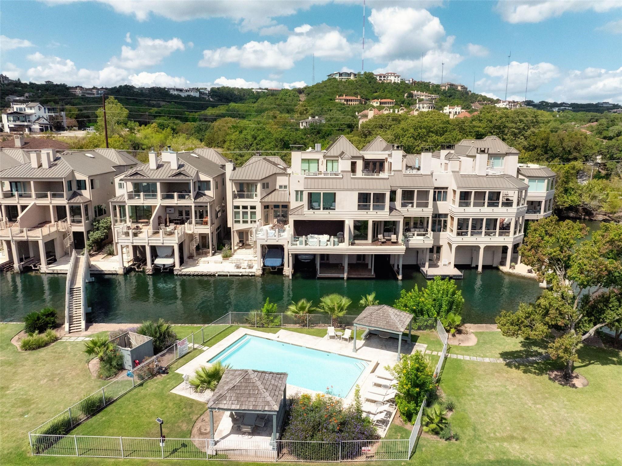 2329 Westlake DR # 4