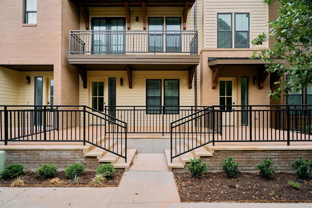 2209 Woodland Ave # 202