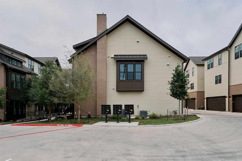2209 Woodland Ave # 202