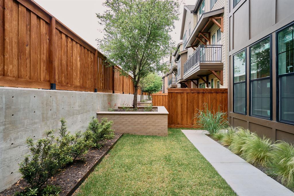 2209 Woodland Ave # 202