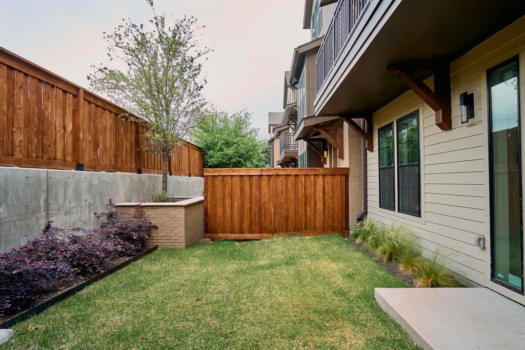 2209 Woodland Ave # 202