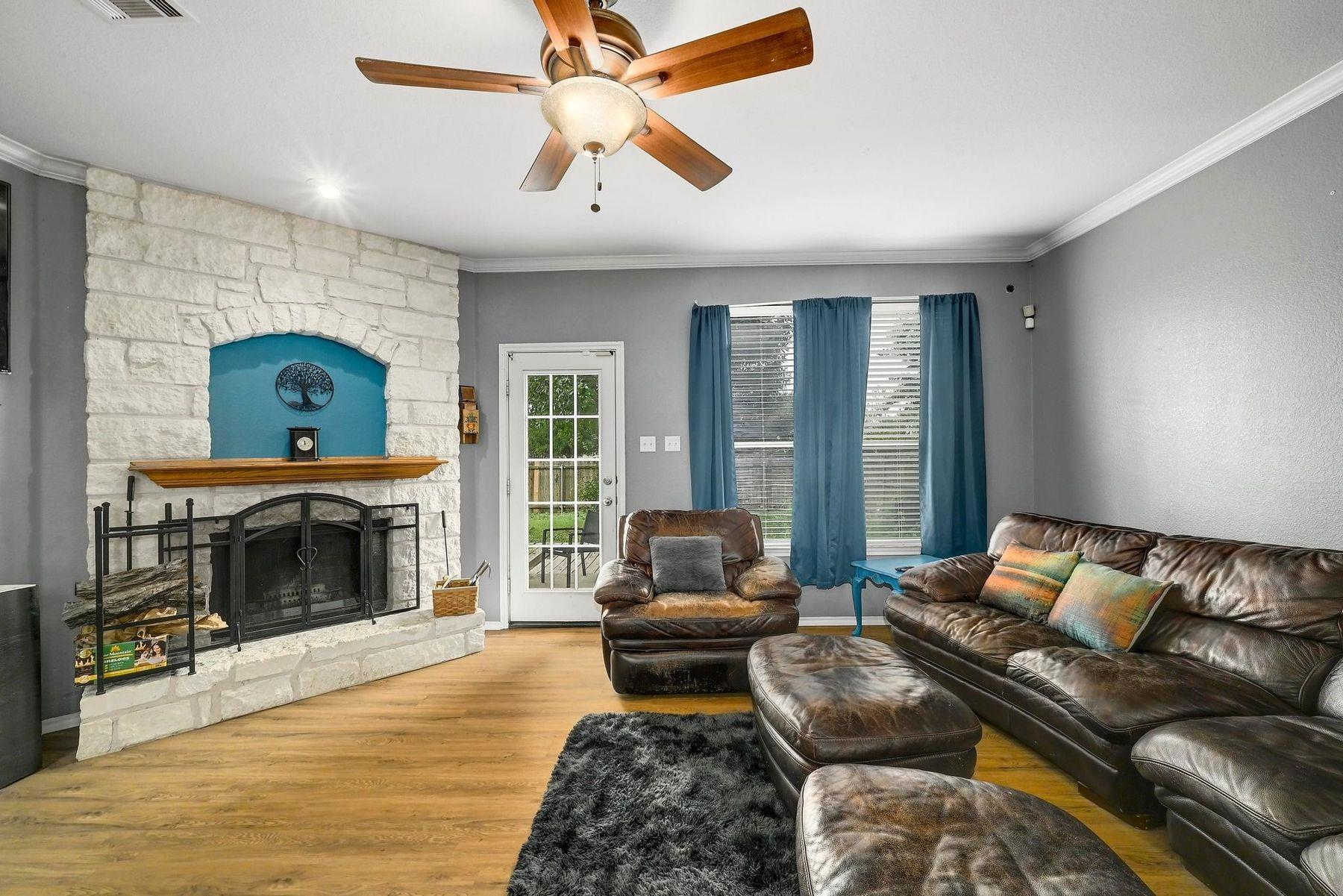 118 Floating Leaf DR