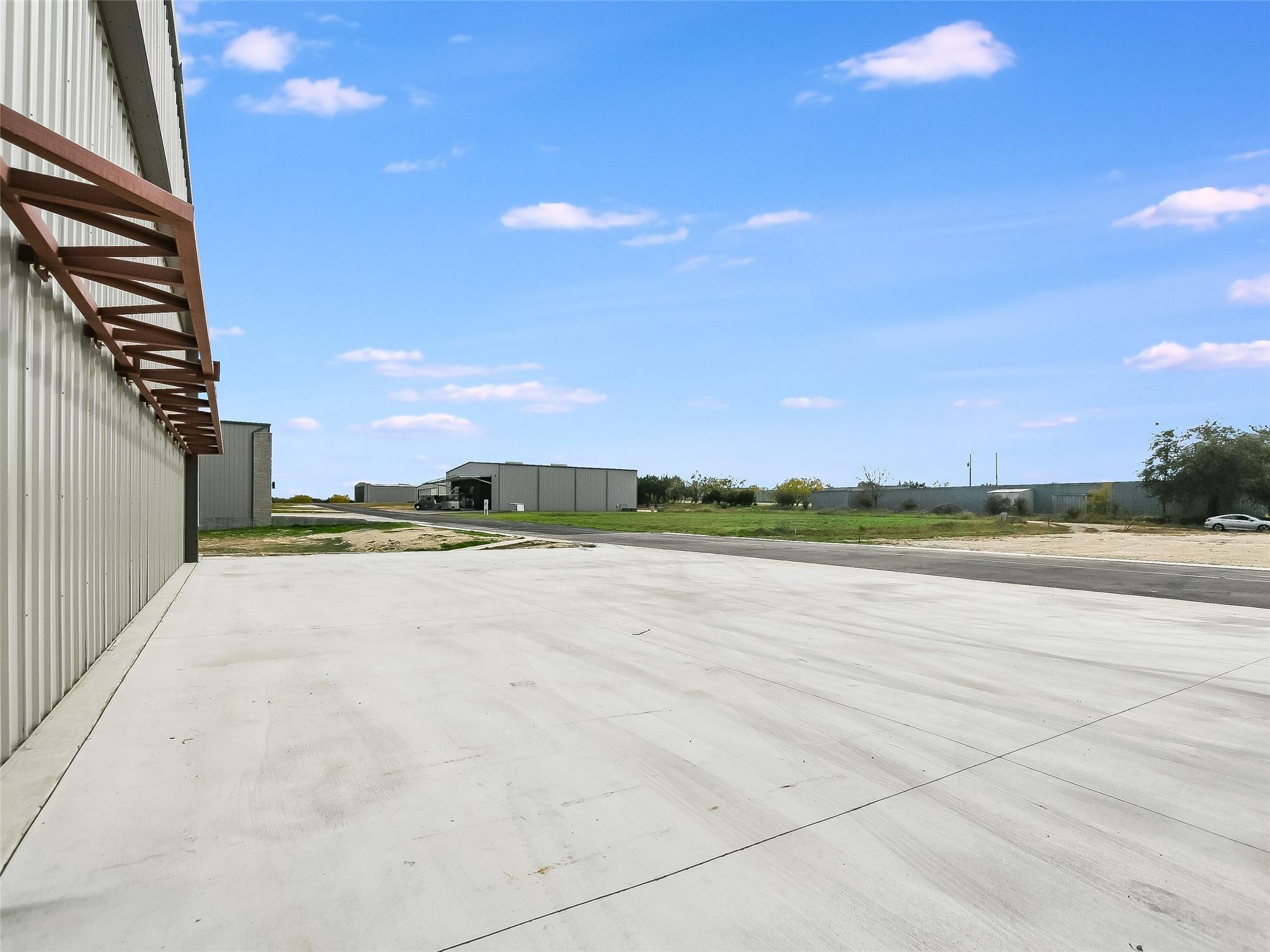 200 Sky King DR