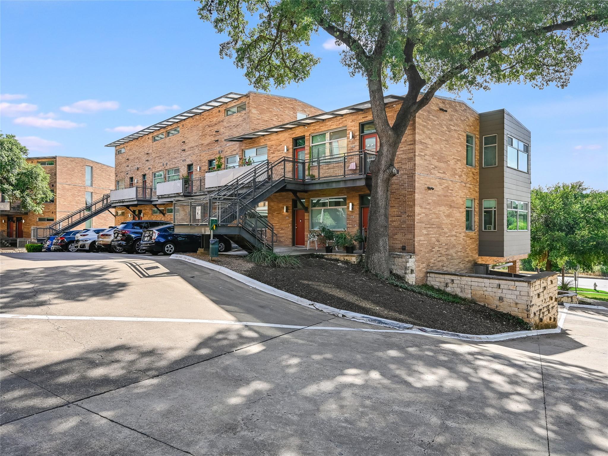 2205 N Lamar BLVD # 215