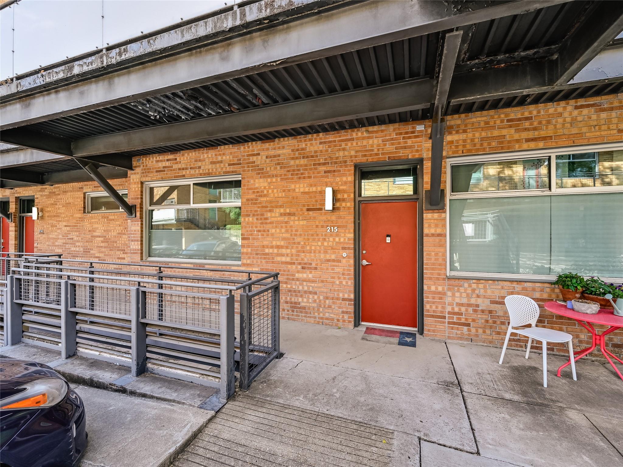 2205 N Lamar BLVD # 215