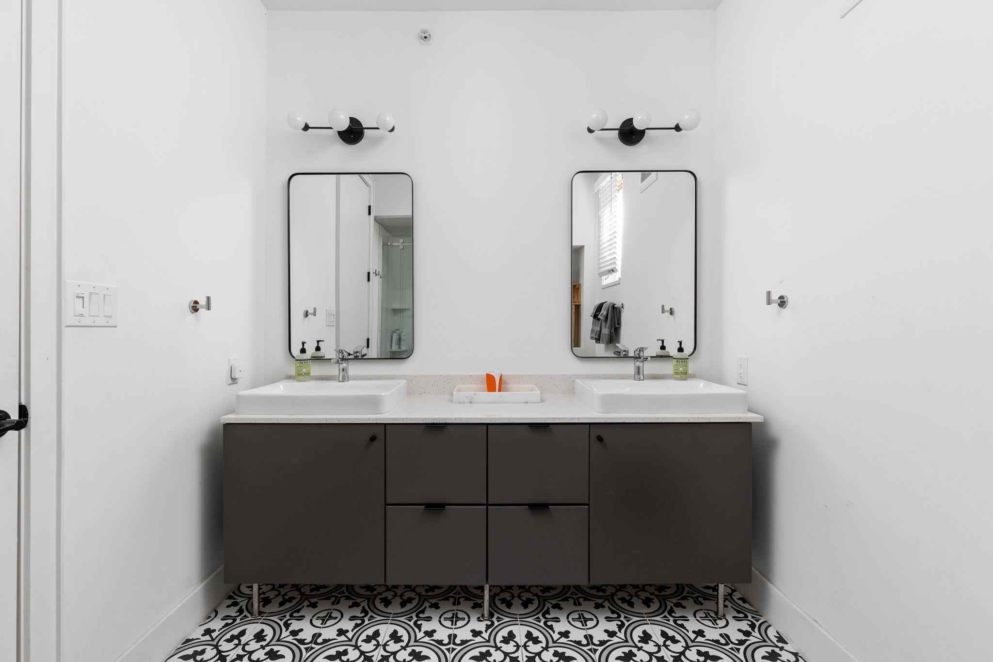 2709 E 5th ST # 1306