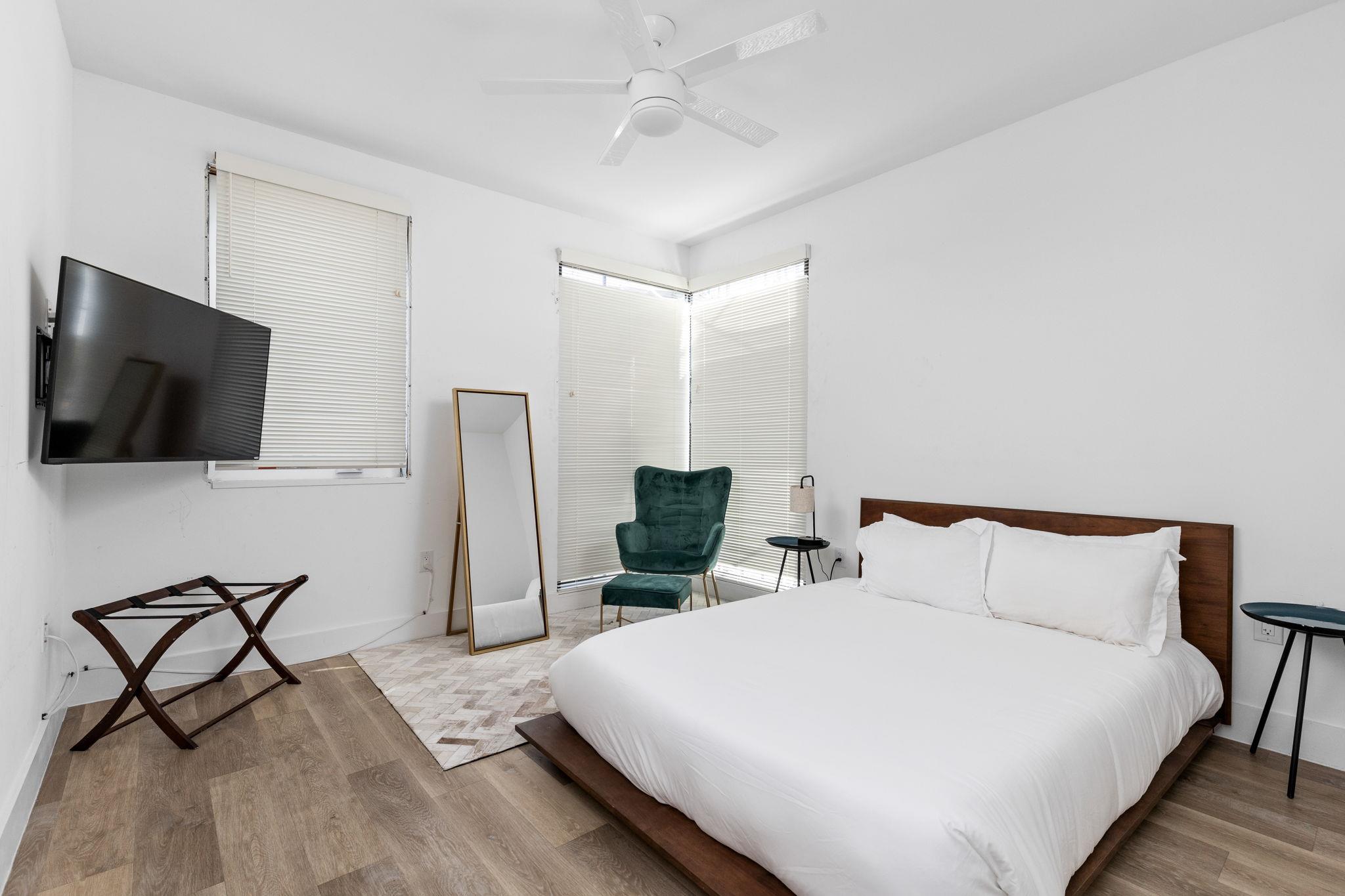 2709 E 5th ST # 1306