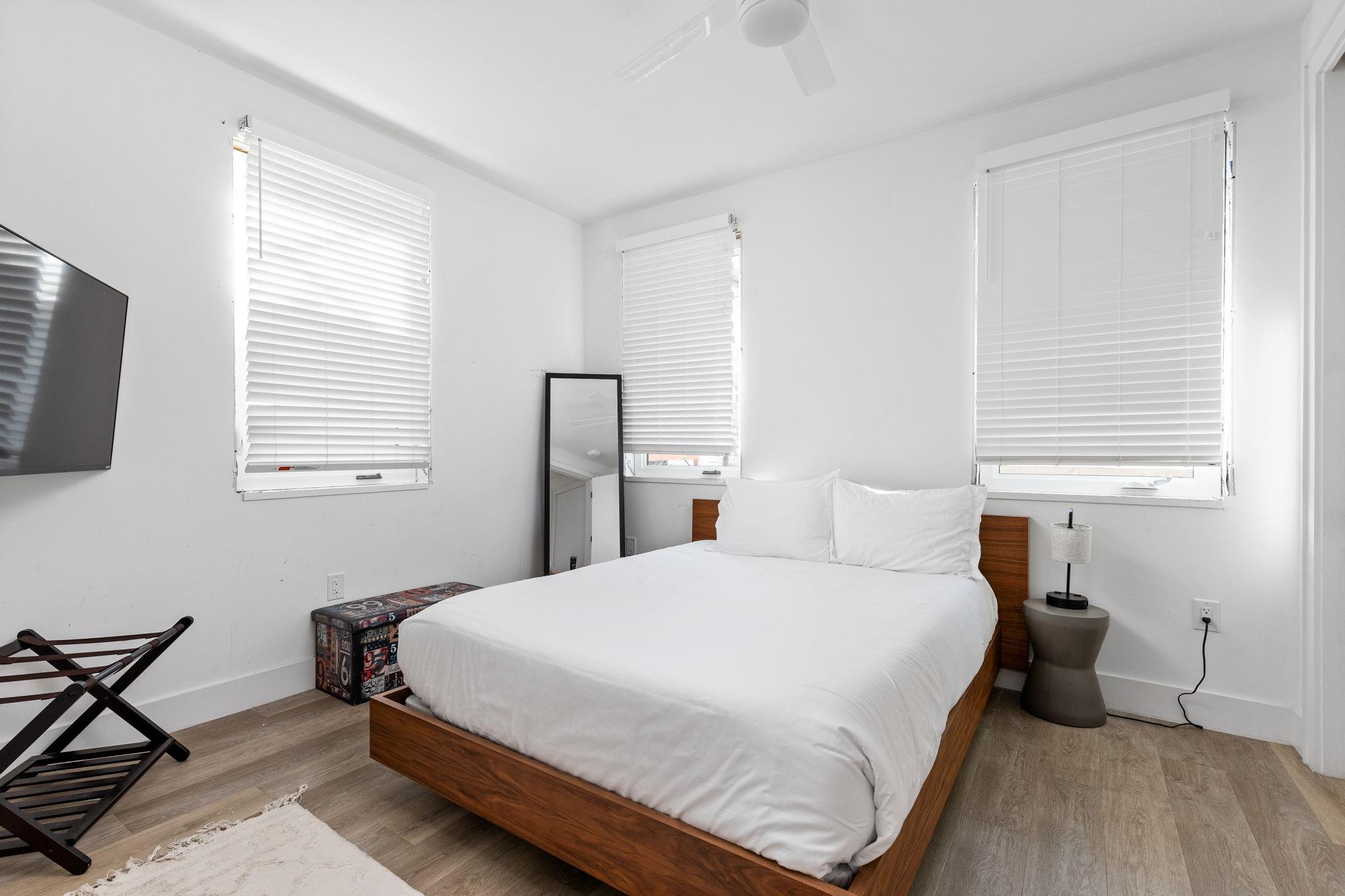 2709 E 5th ST # 1306