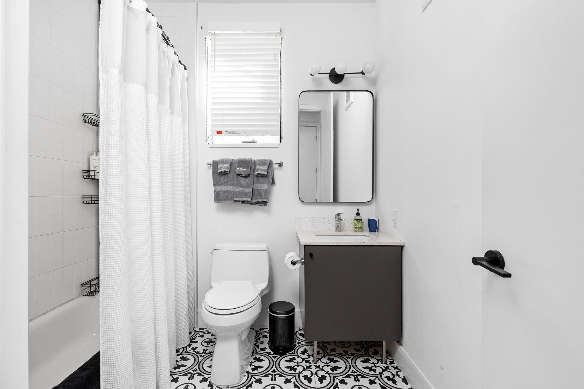 2709 E 5th ST # 1306