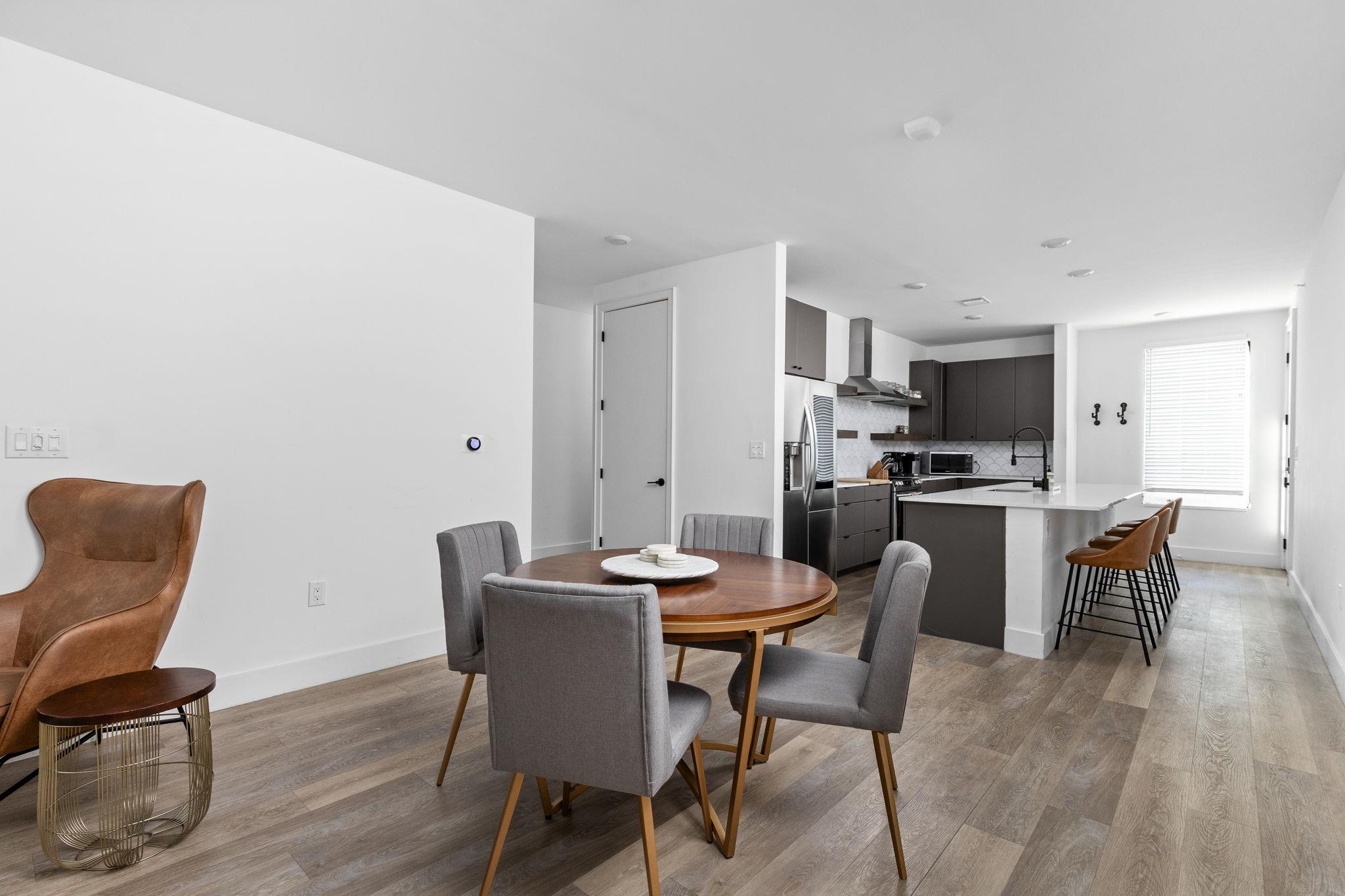 2709 E 5th ST # 1306