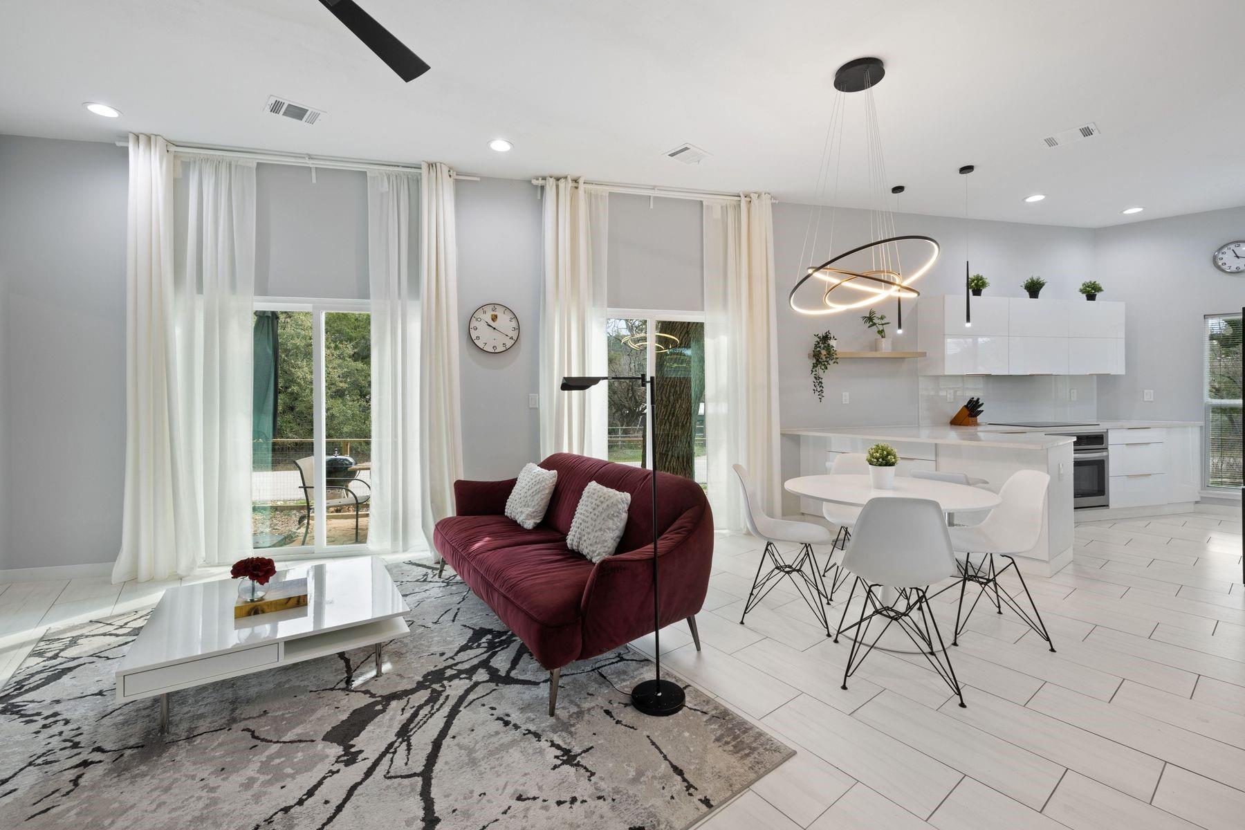 10901 Travis DR