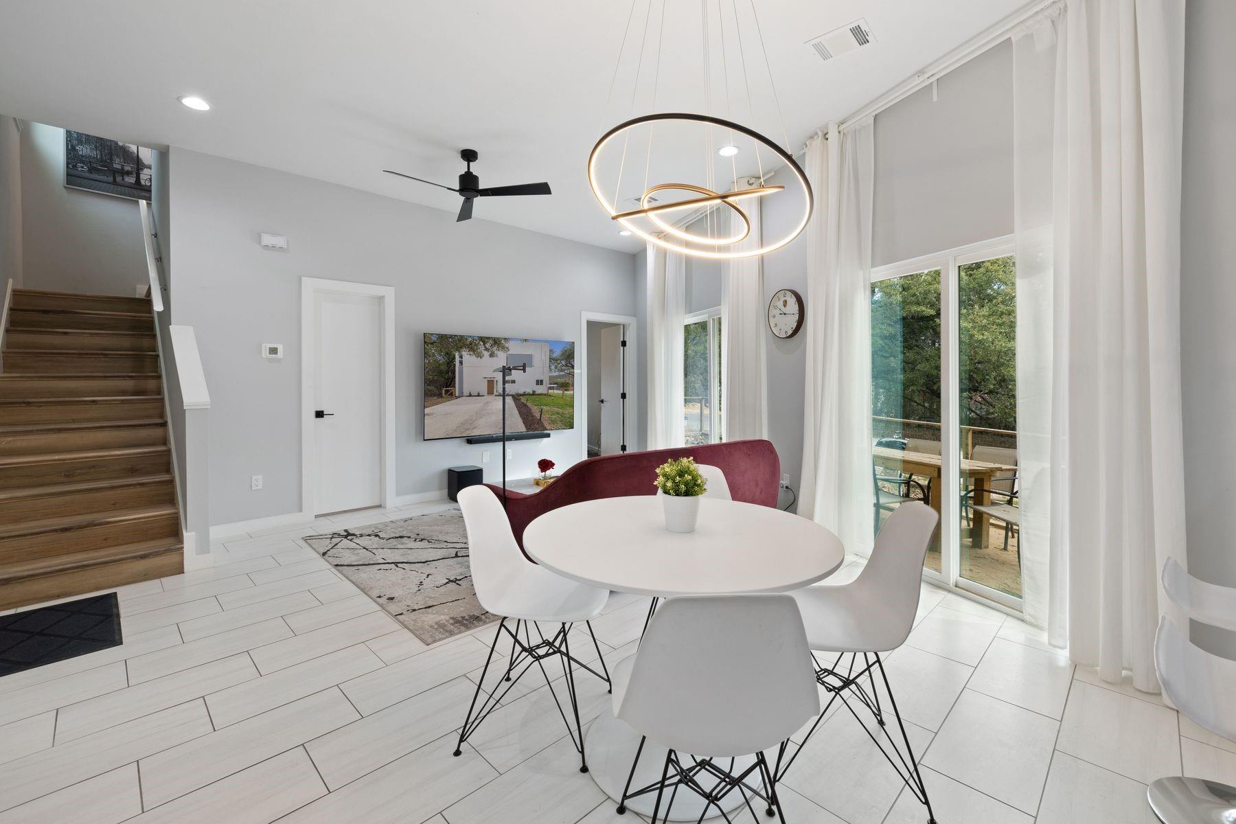 10901 Travis DR
