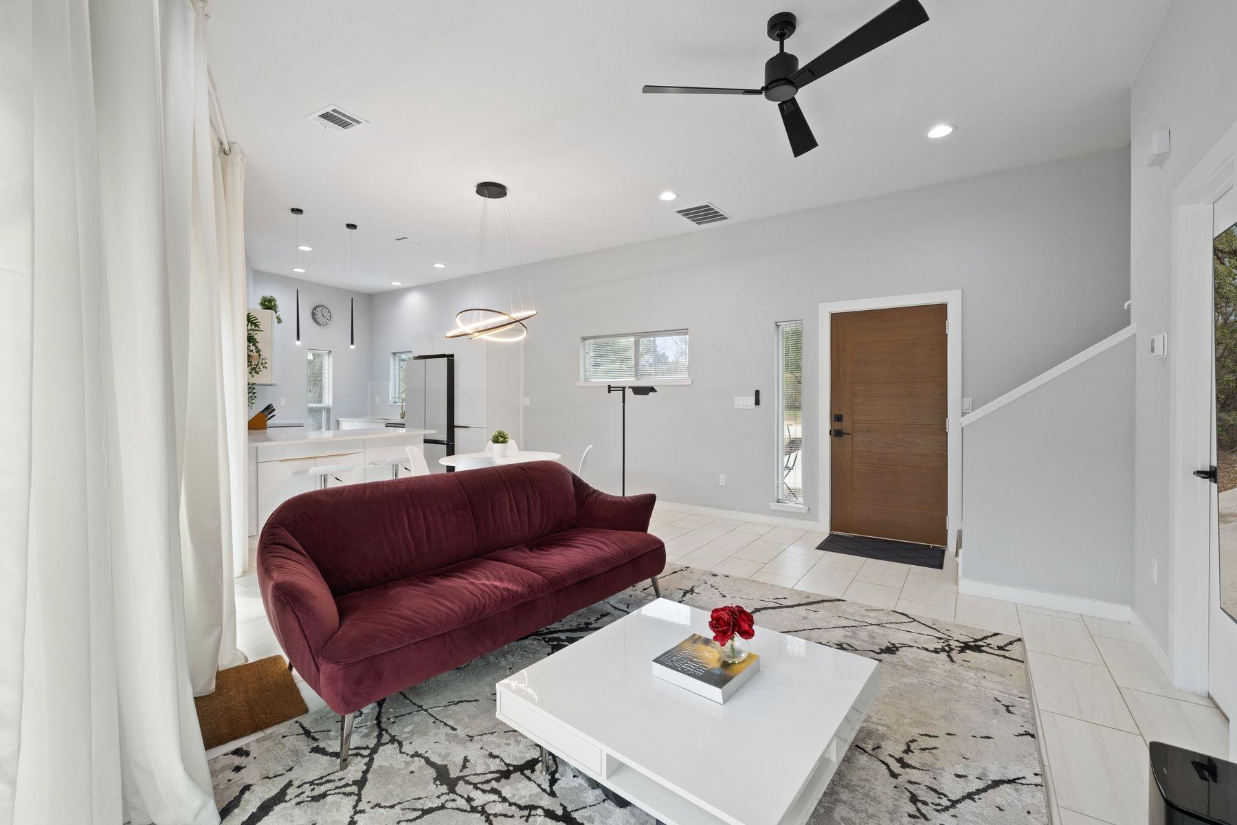 10901 Travis DR