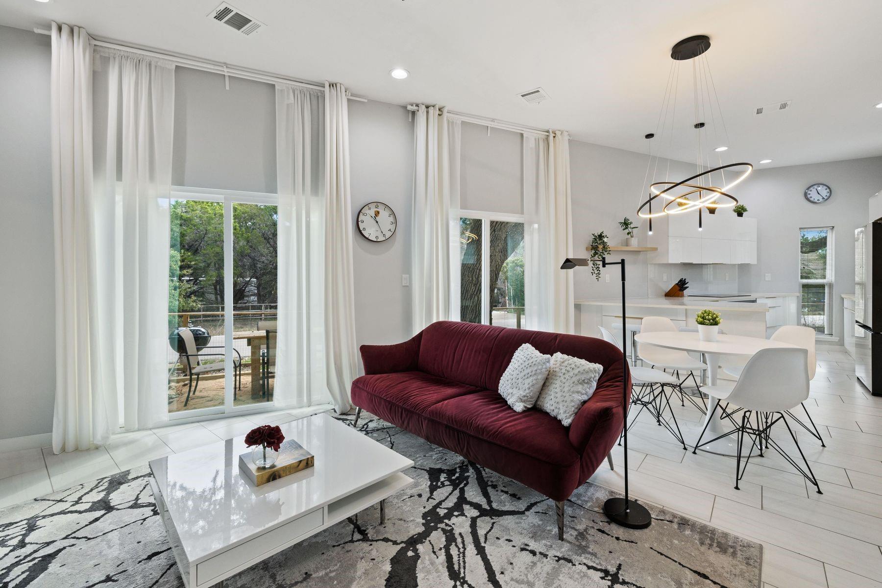 10901 Travis DR