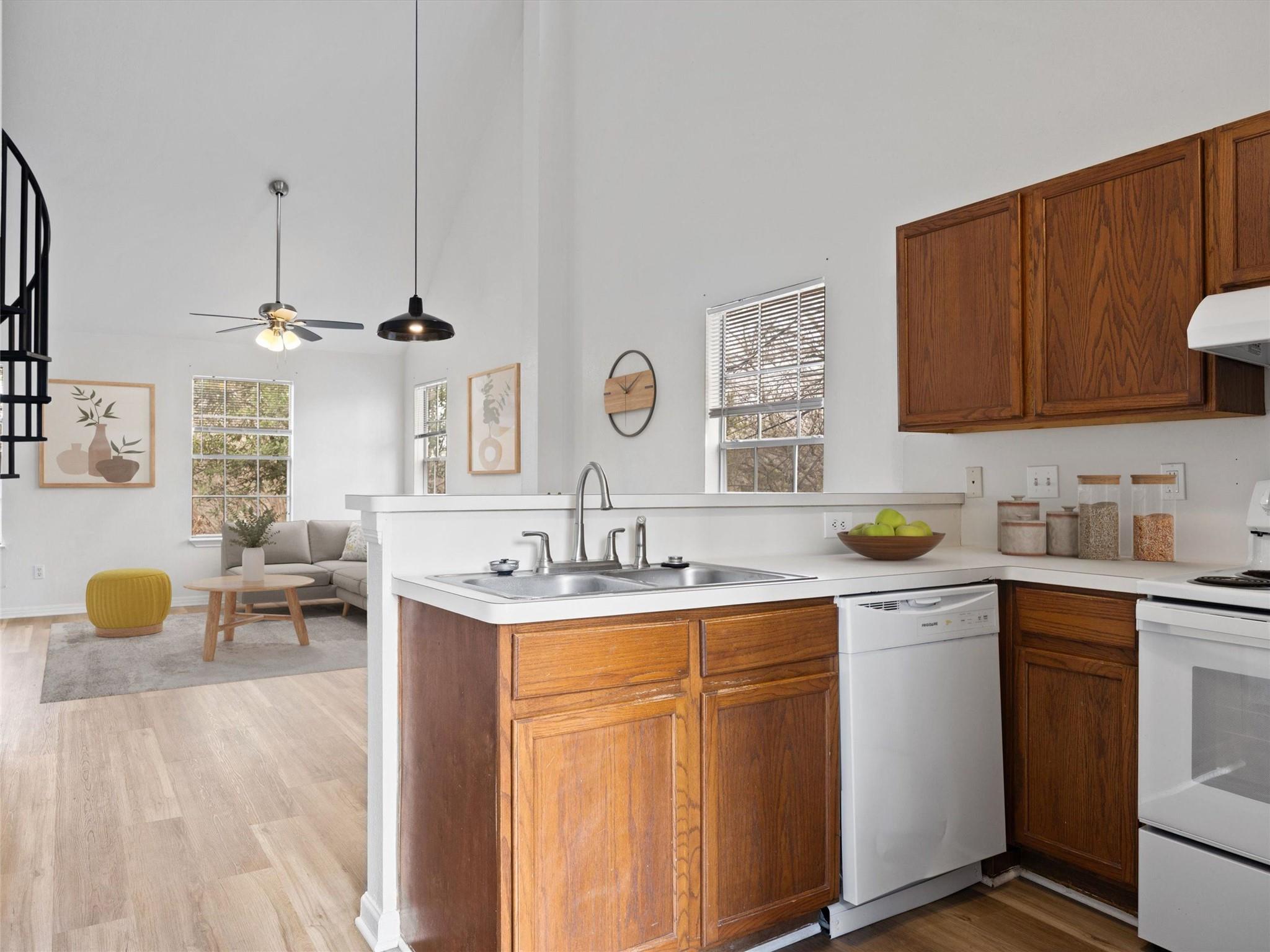 2908 Whisper Oaks LN