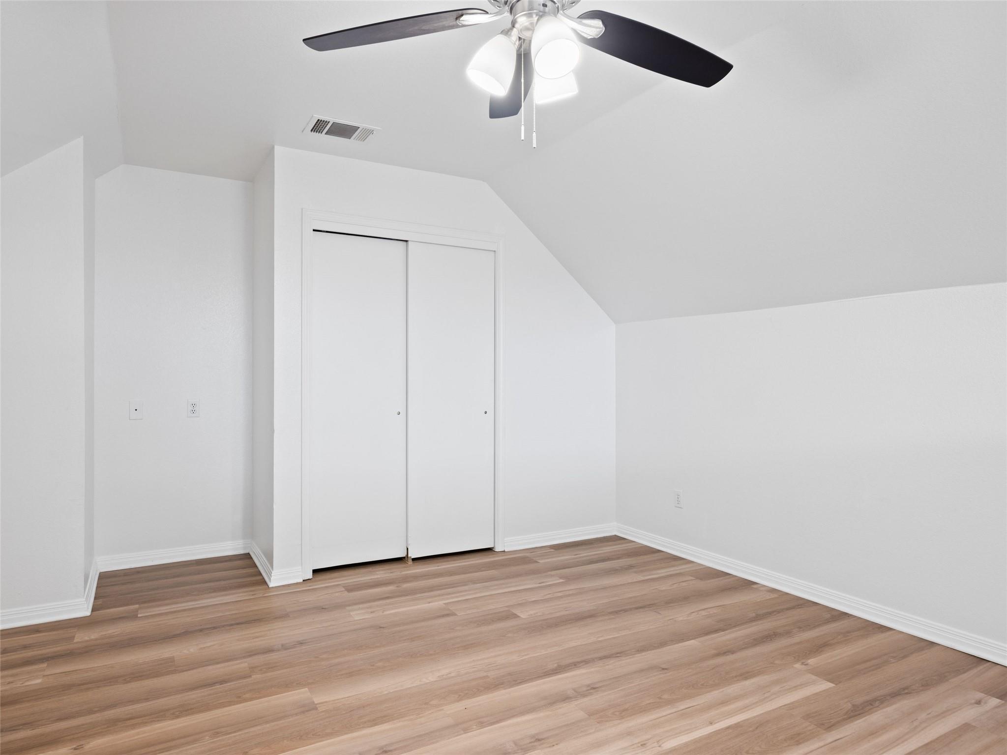 2908 Whisper Oaks LN