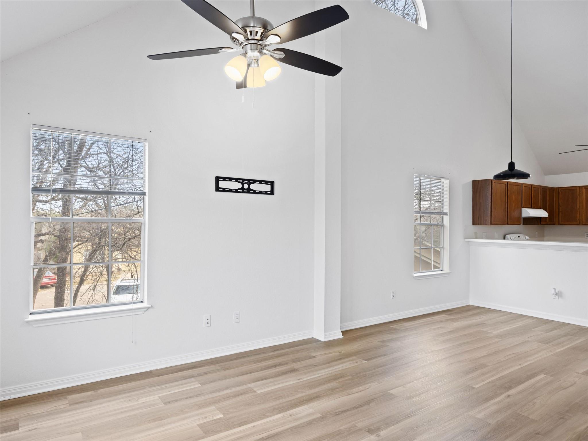 2908 Whisper Oaks LN