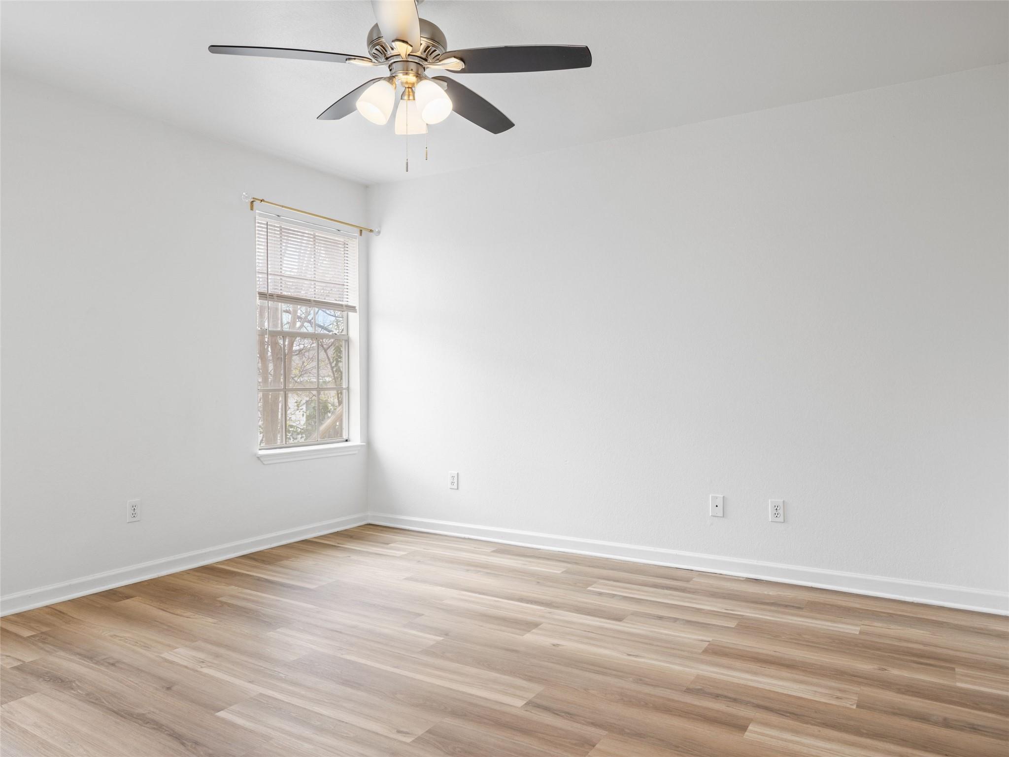 2908 Whisper Oaks LN