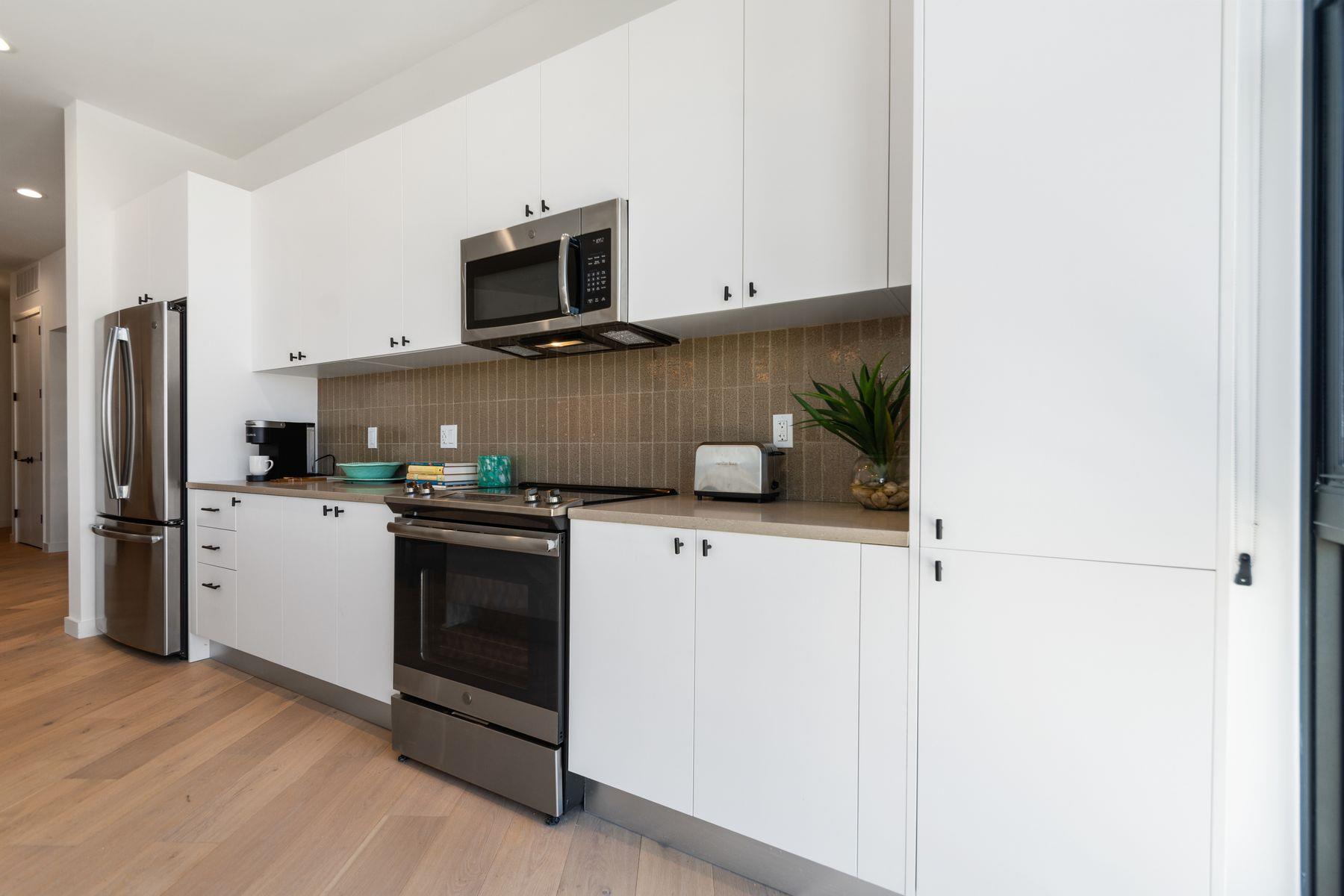 800 Embassy DR # 525