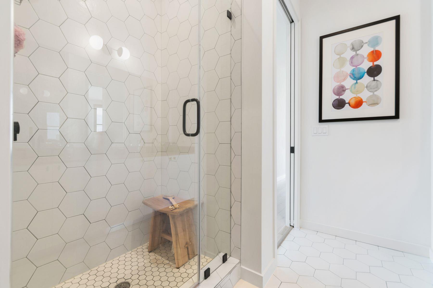 800 Embassy DR # 525