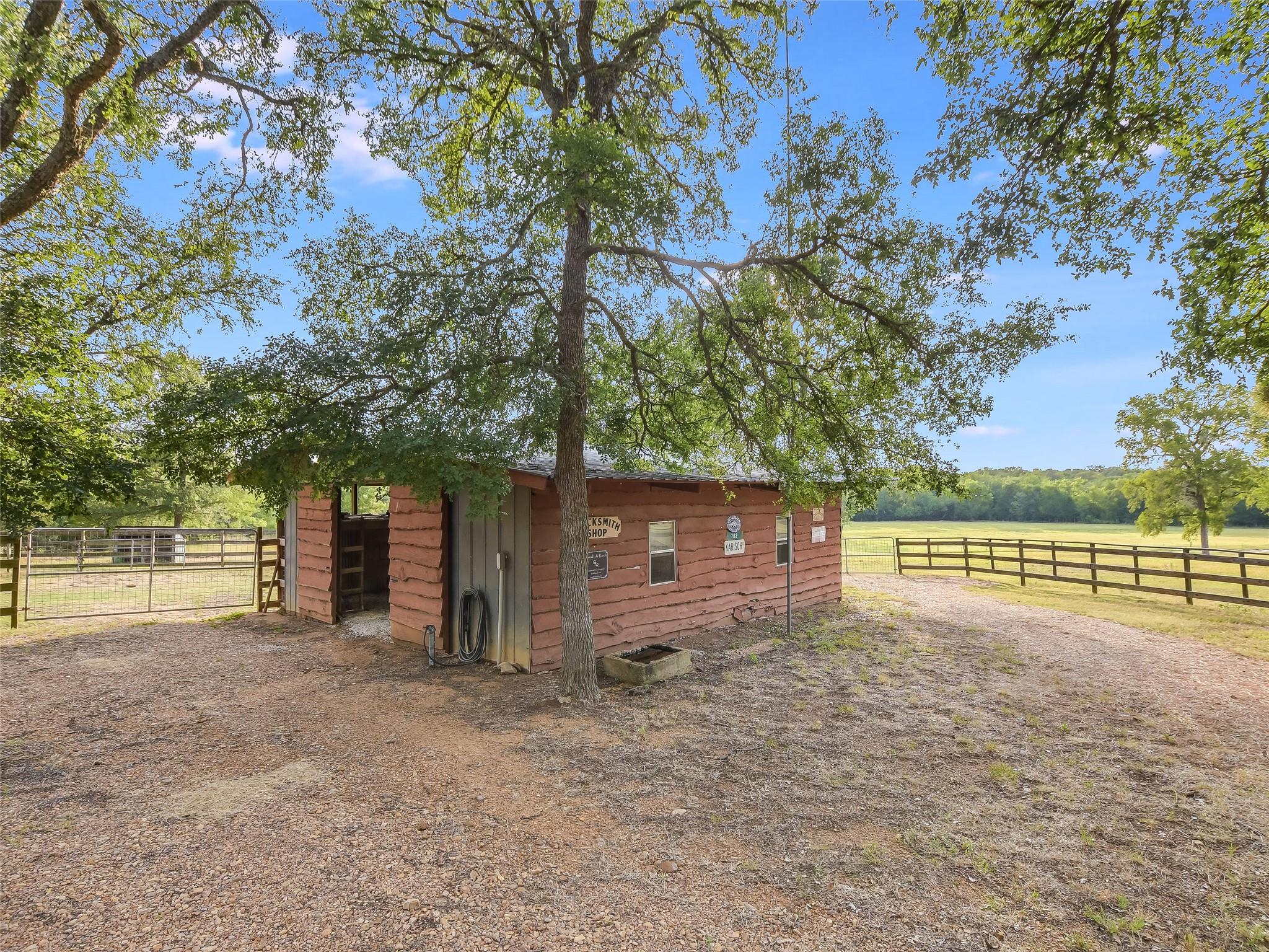 762 Karisch RD