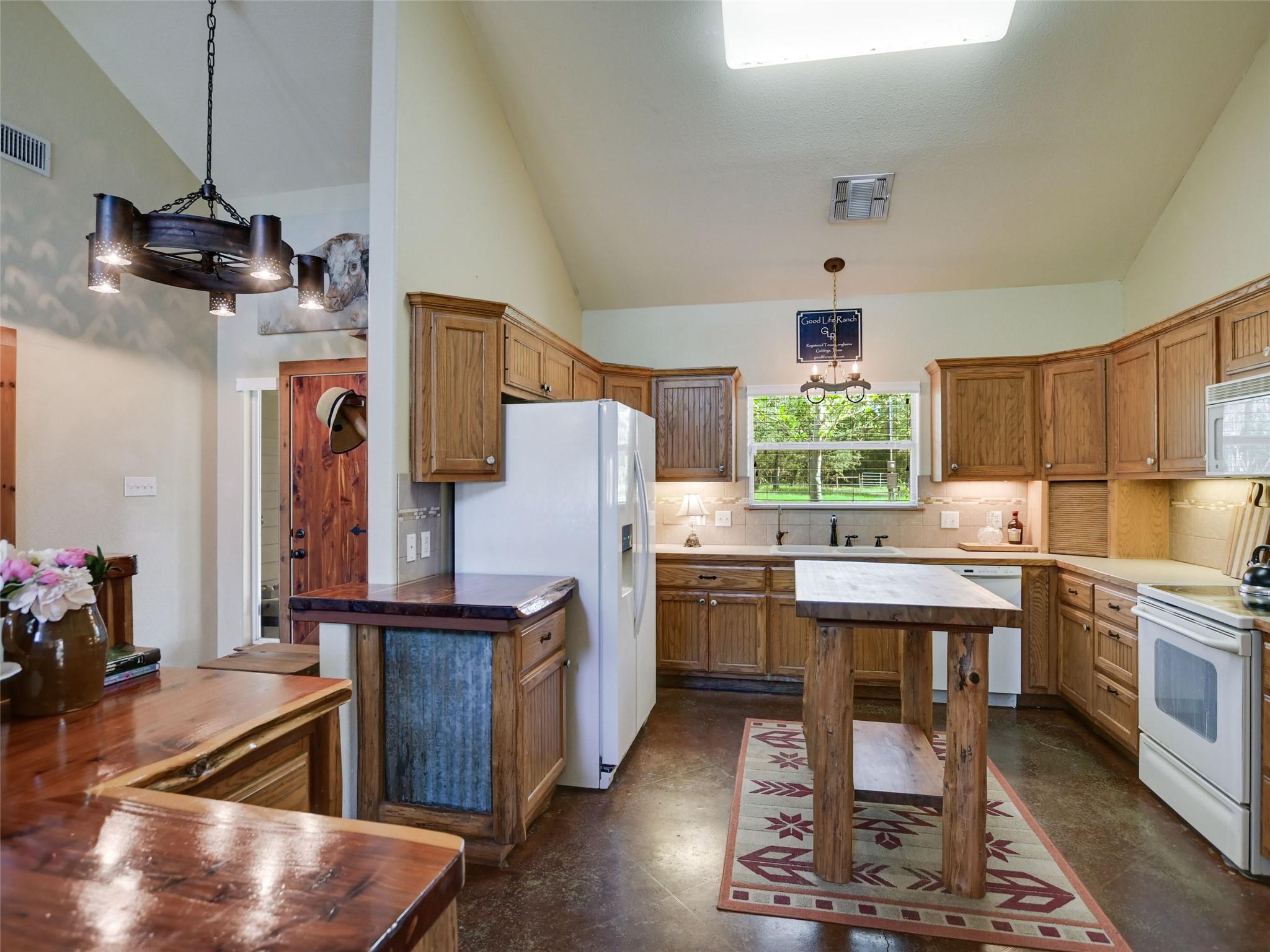 762 Karisch RD
