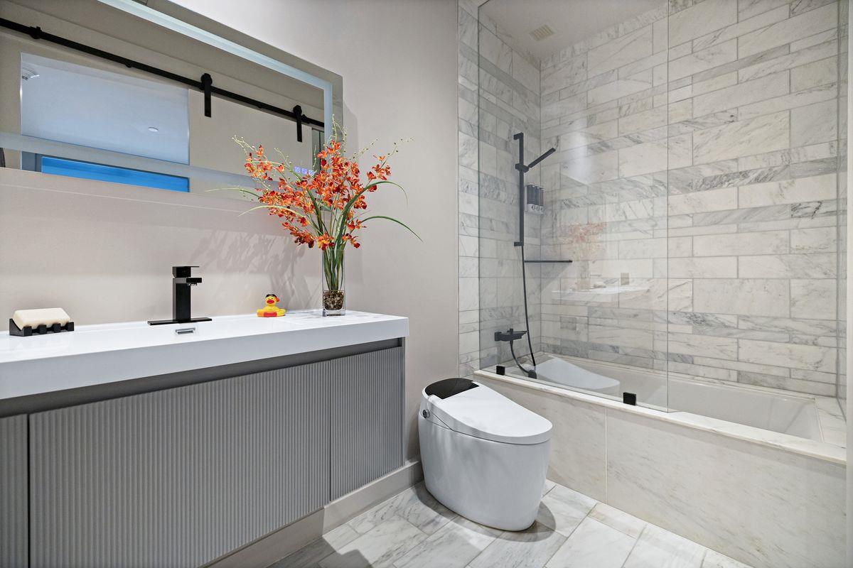 210 Lavaca ST # 2809