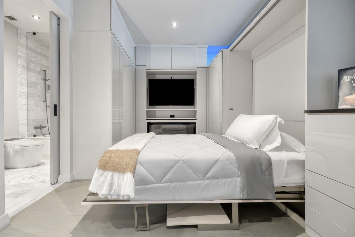 210 Lavaca ST # 2809