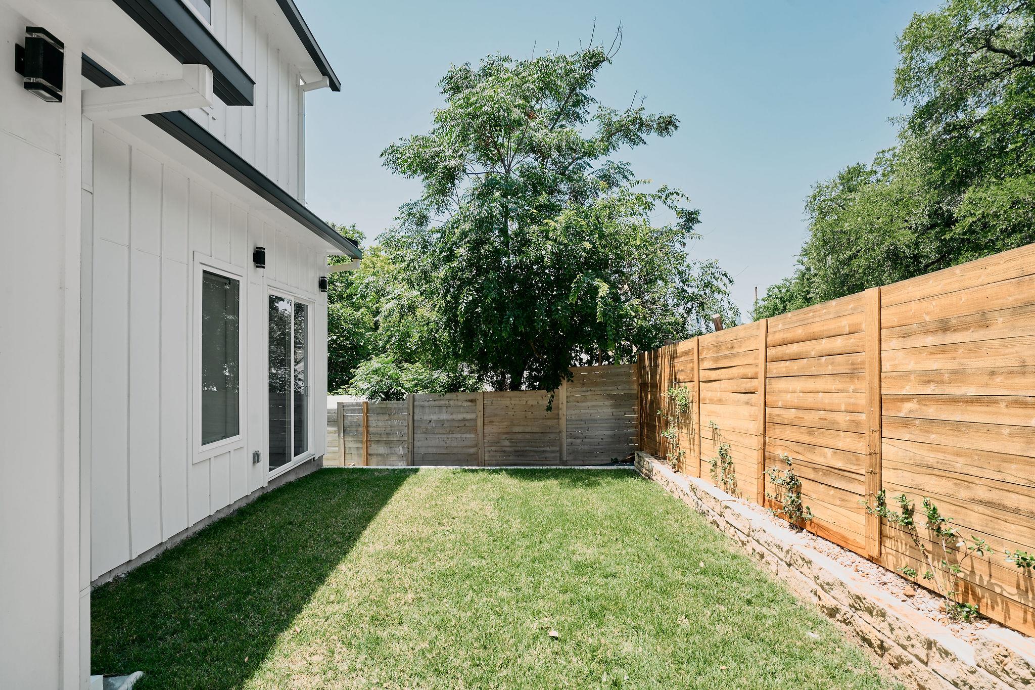 1140 Northwestern Ave # 2