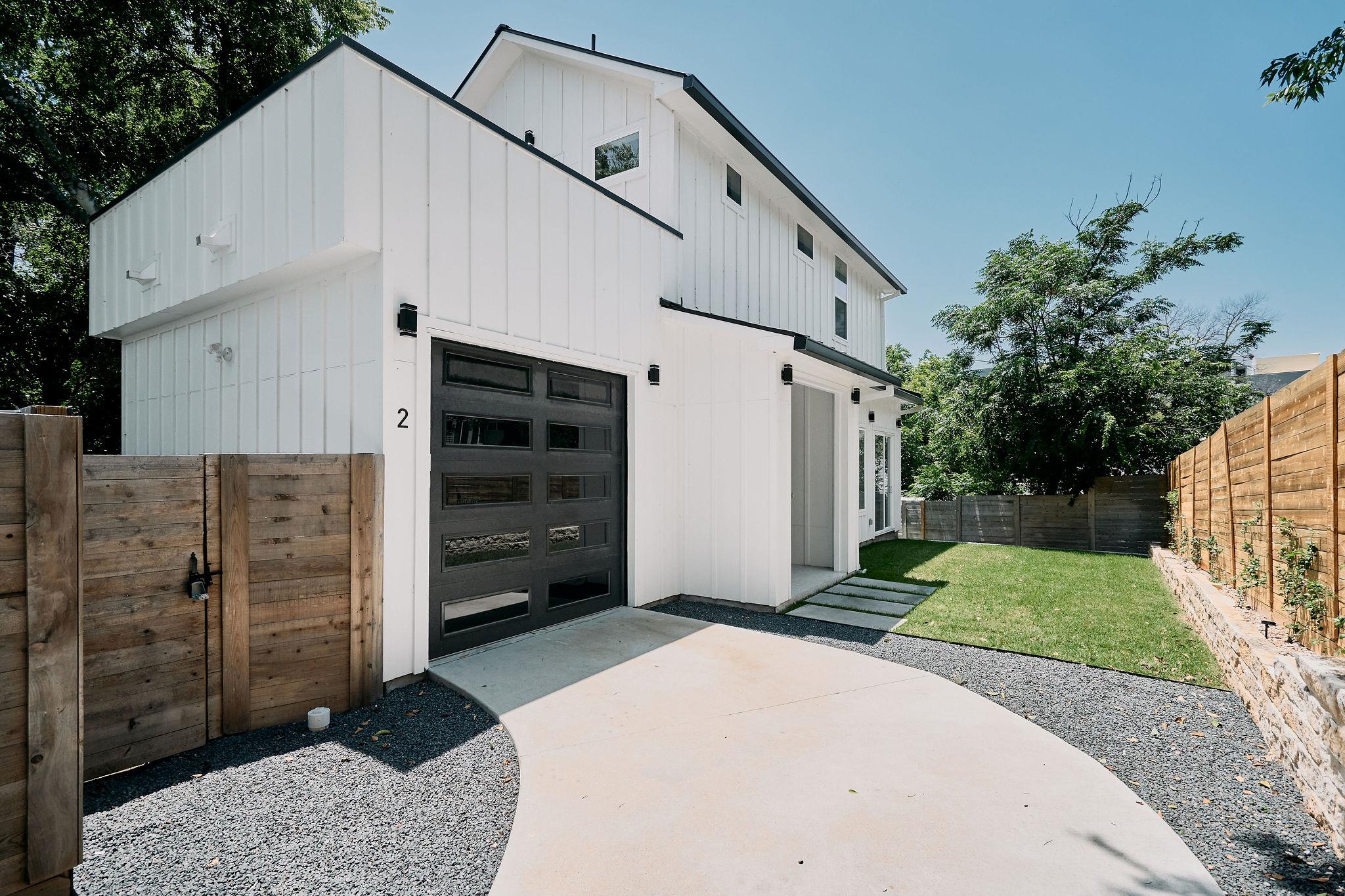 1140 Northwestern Ave # 2