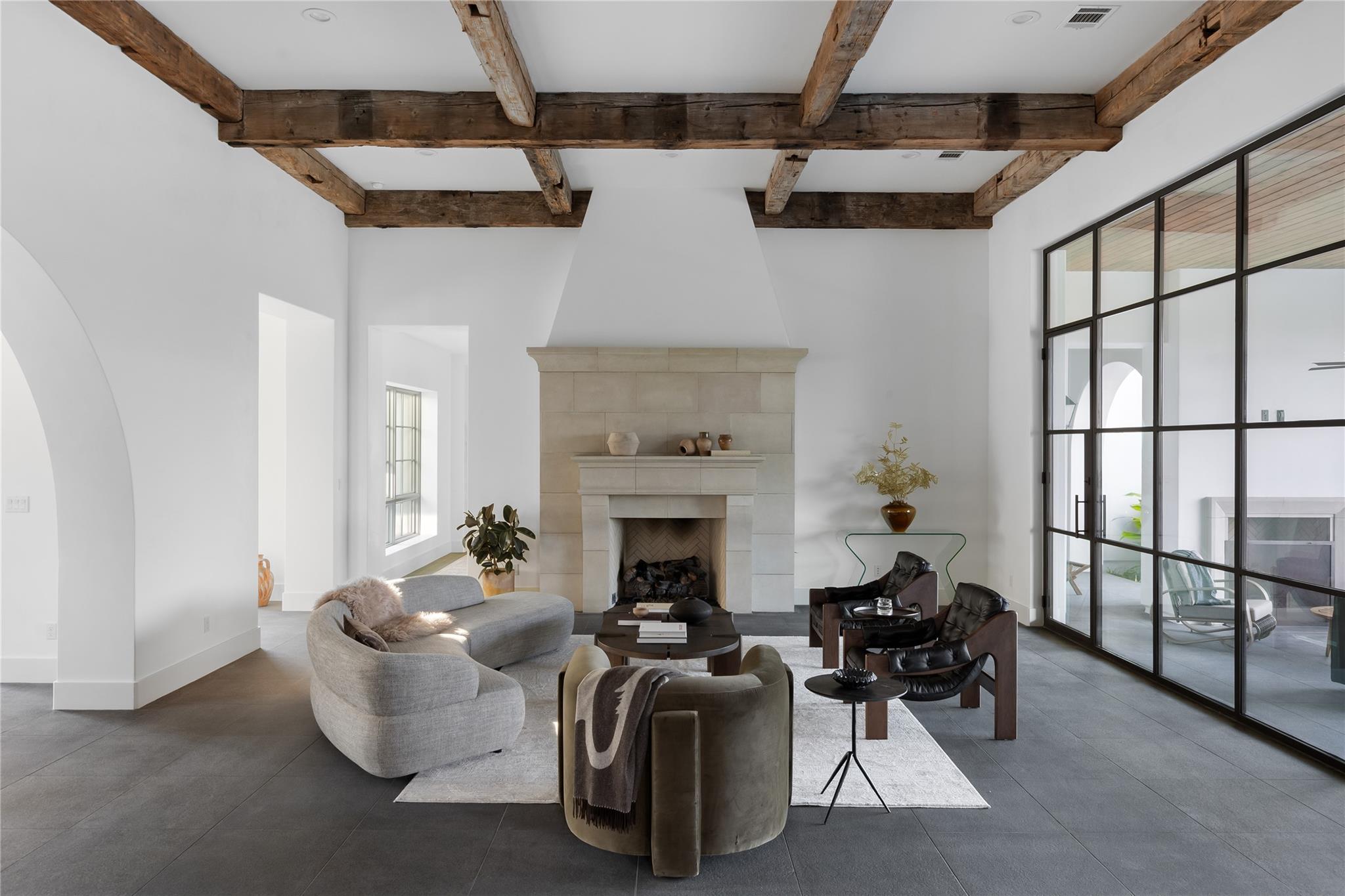 4500 Peralta LN