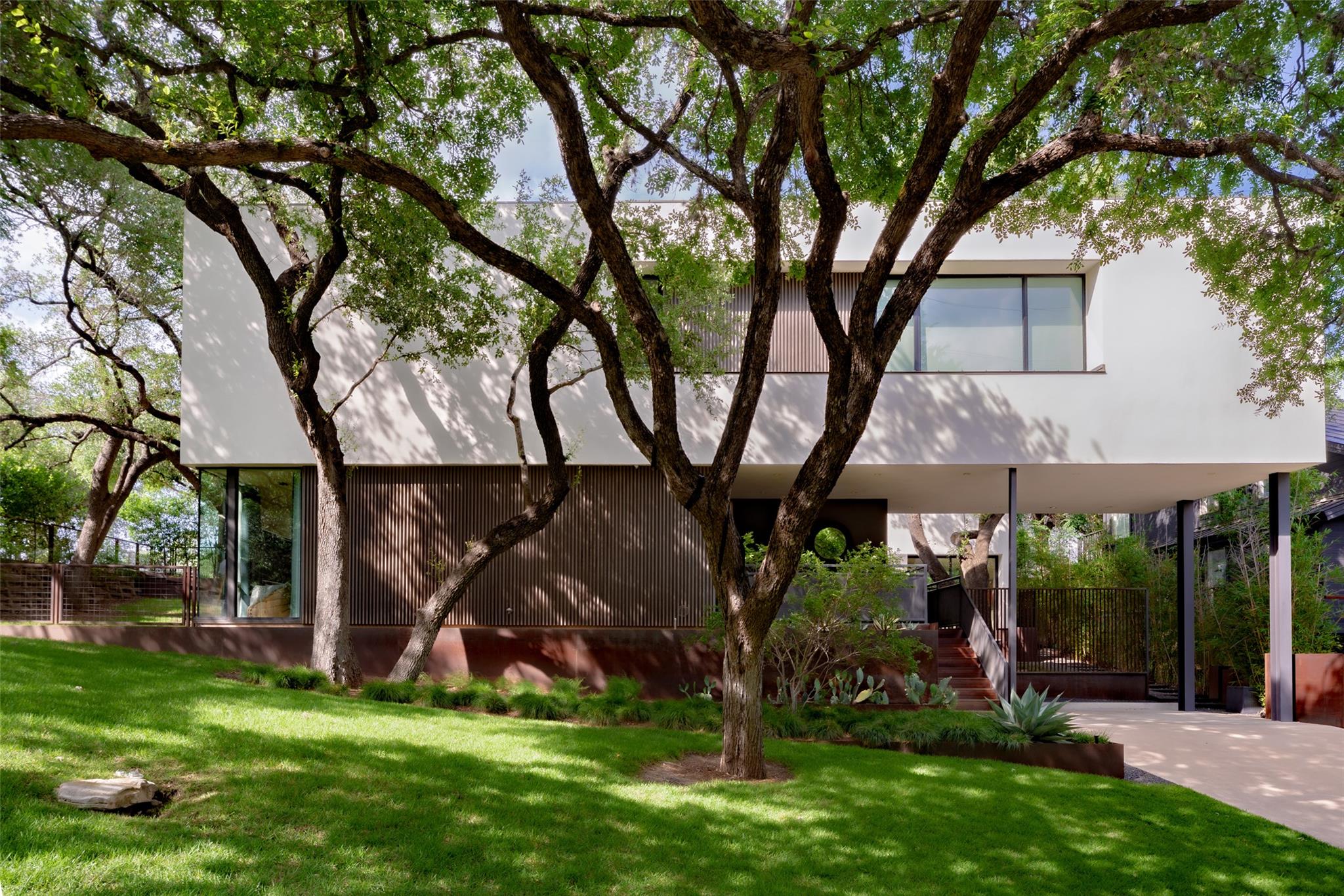 2210 Westlake DR