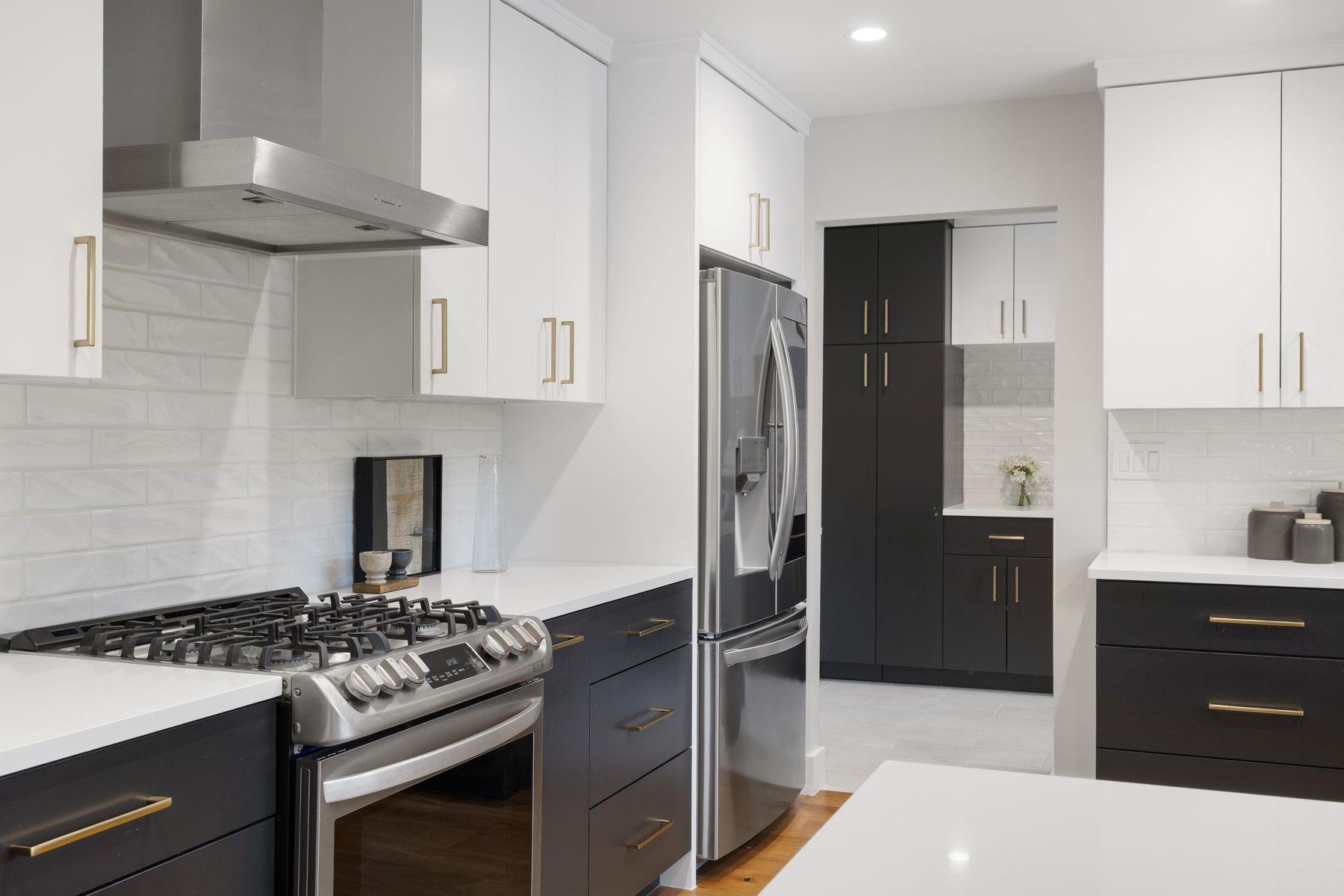 2615 Barton Hills DR