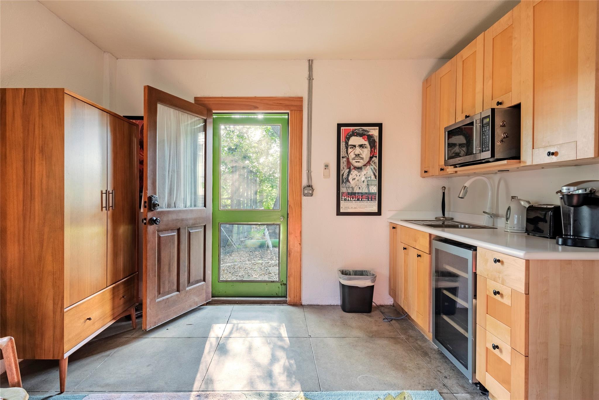 1305 W 22nd ST