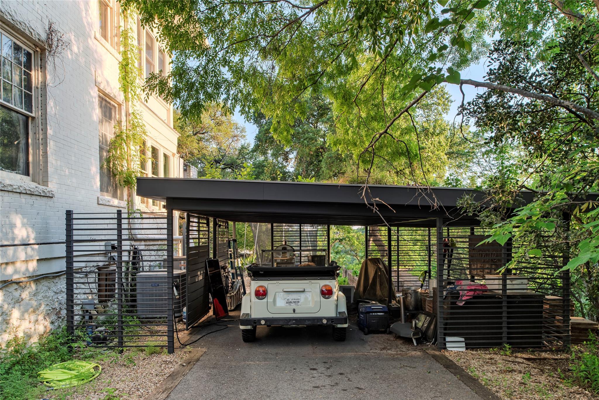 1305 W 22nd ST