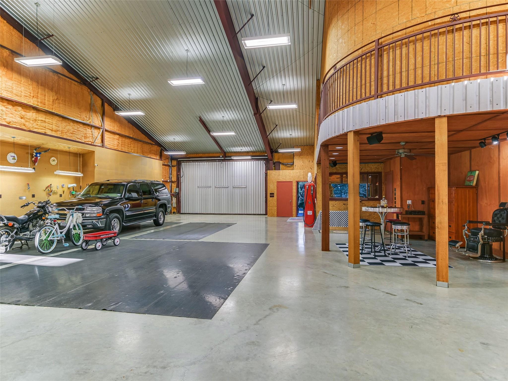 10213 Circle DR