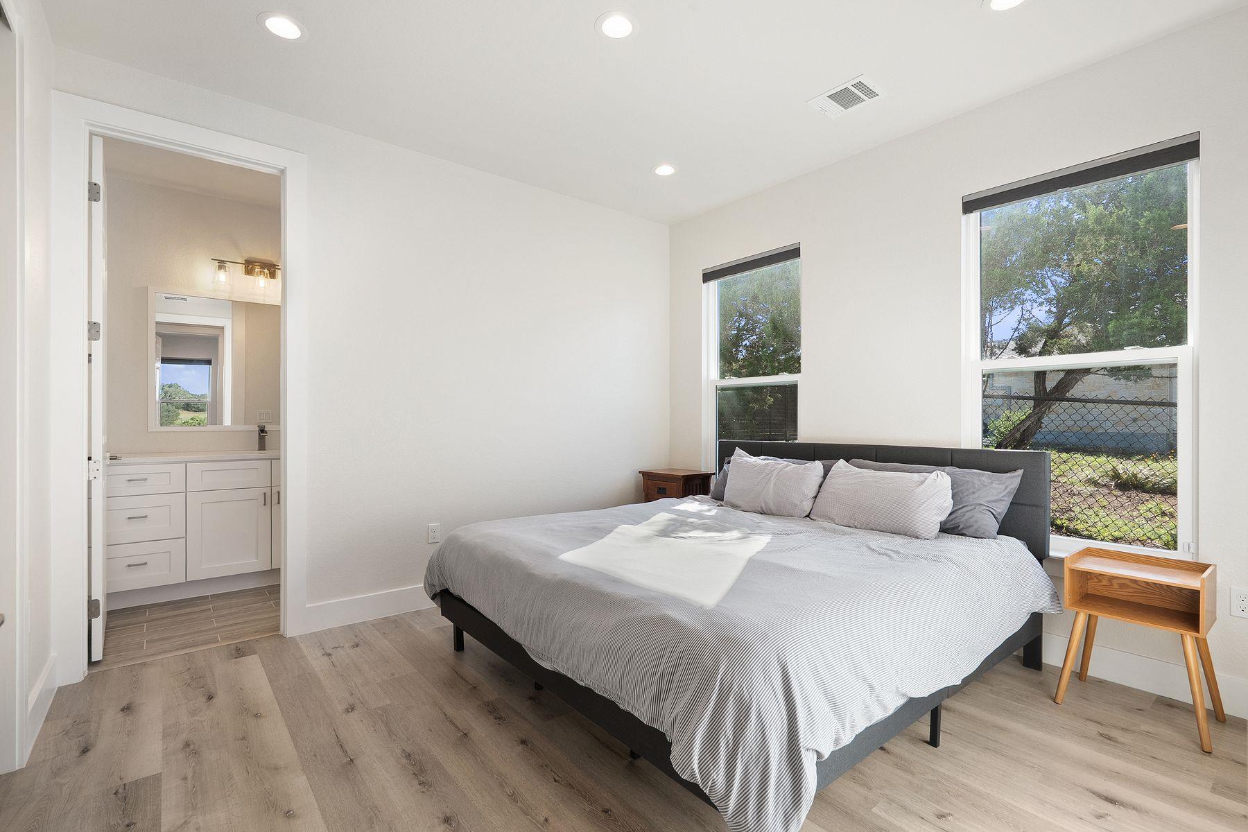 20704 Leaning Oak DR, Lago Vista