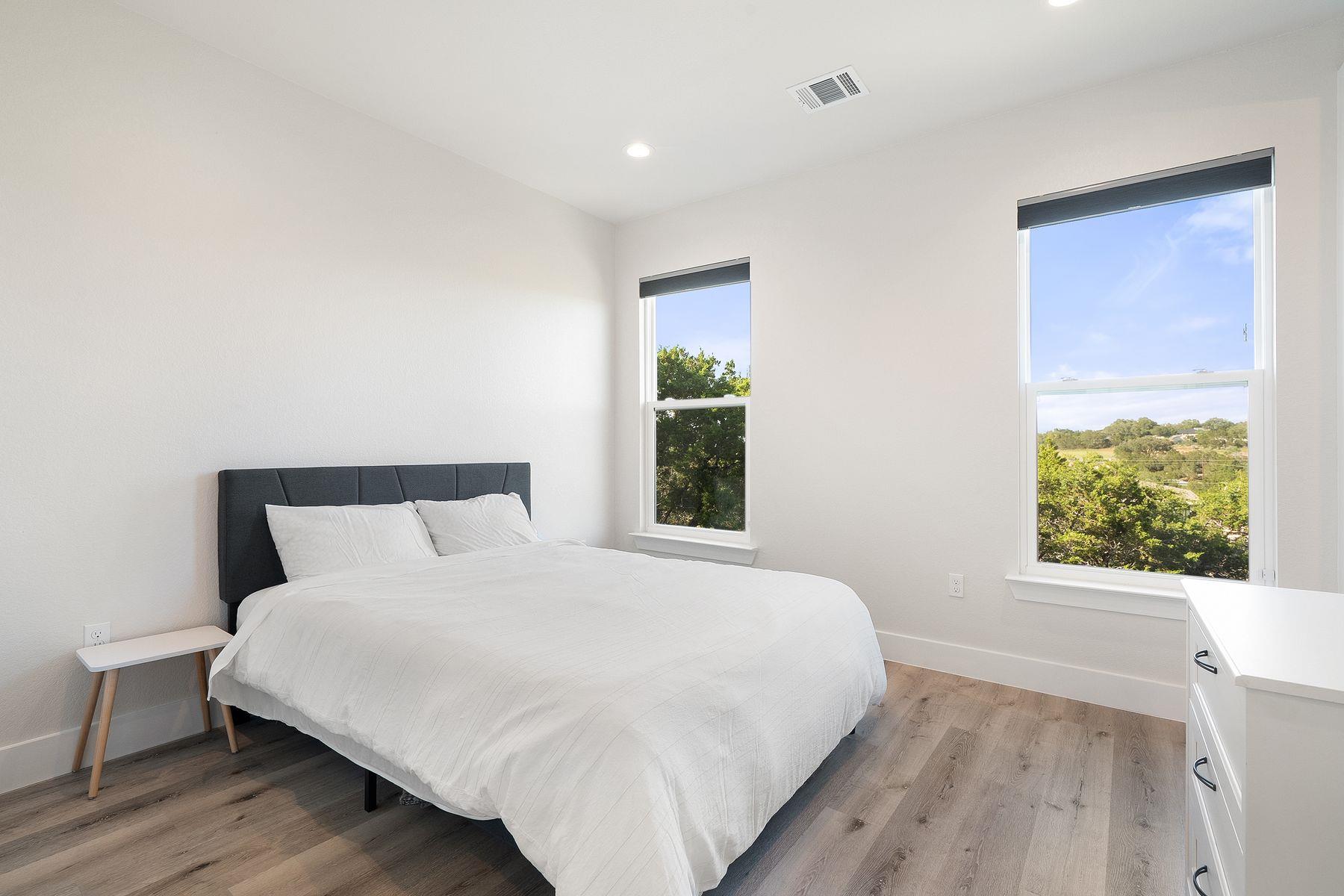 20704 Leaning Oak DR, Lago Vista