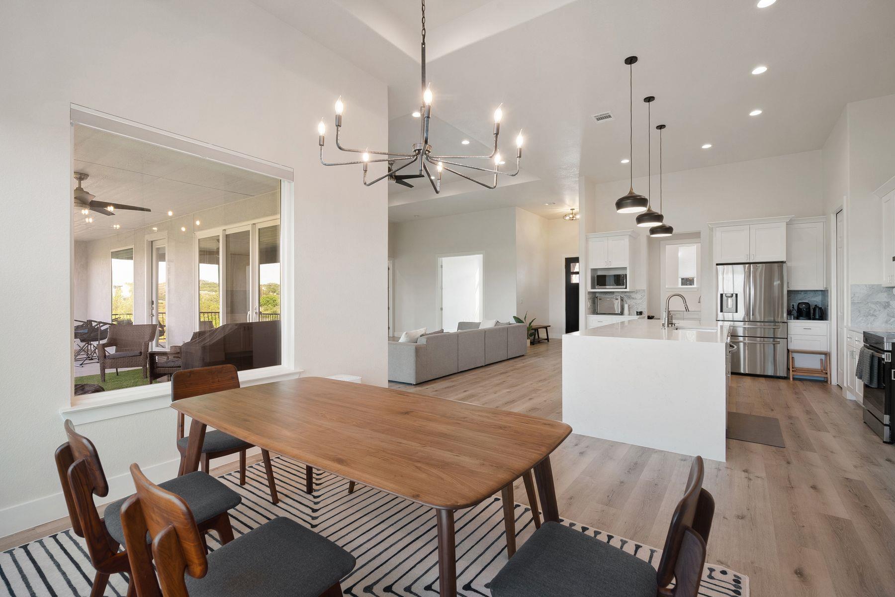 20704 Leaning Oak DR, Lago Vista