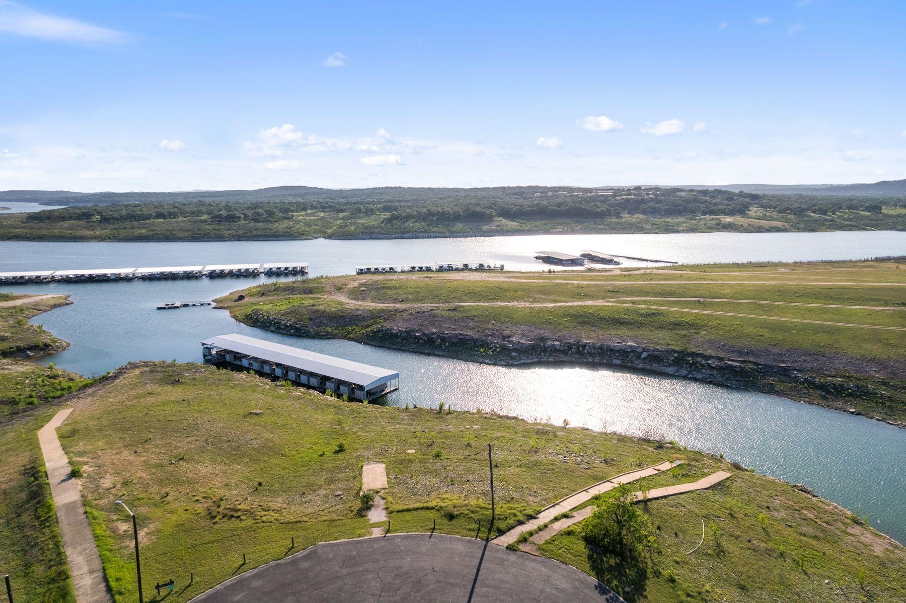 20704 Leaning Oak DR, Lago Vista