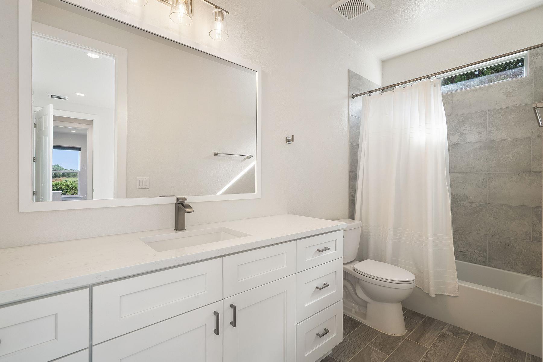 20704 Leaning Oak DR, Lago Vista